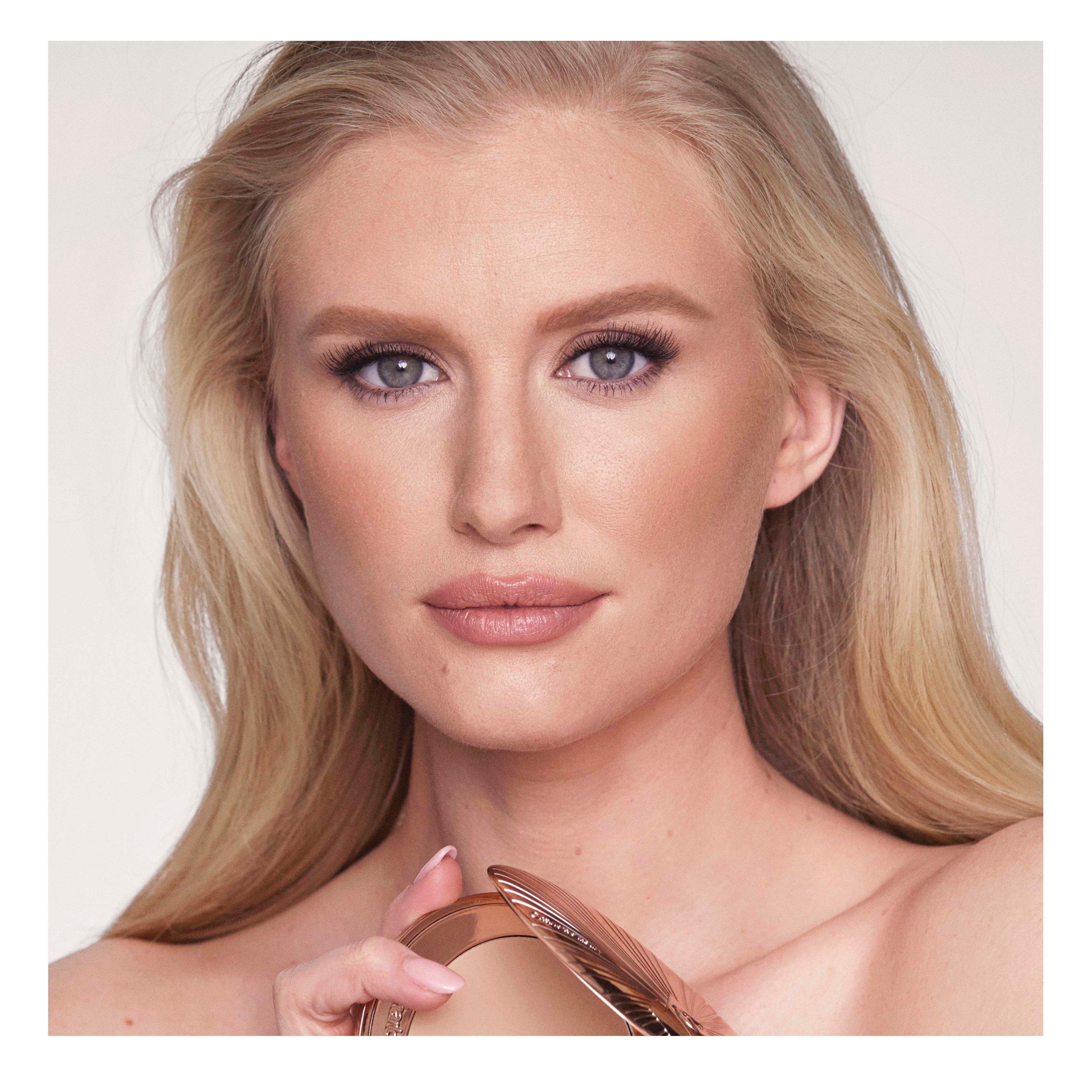 1 FAIR - Charlotte Tilbury - Airbrush Bronzer - 2
