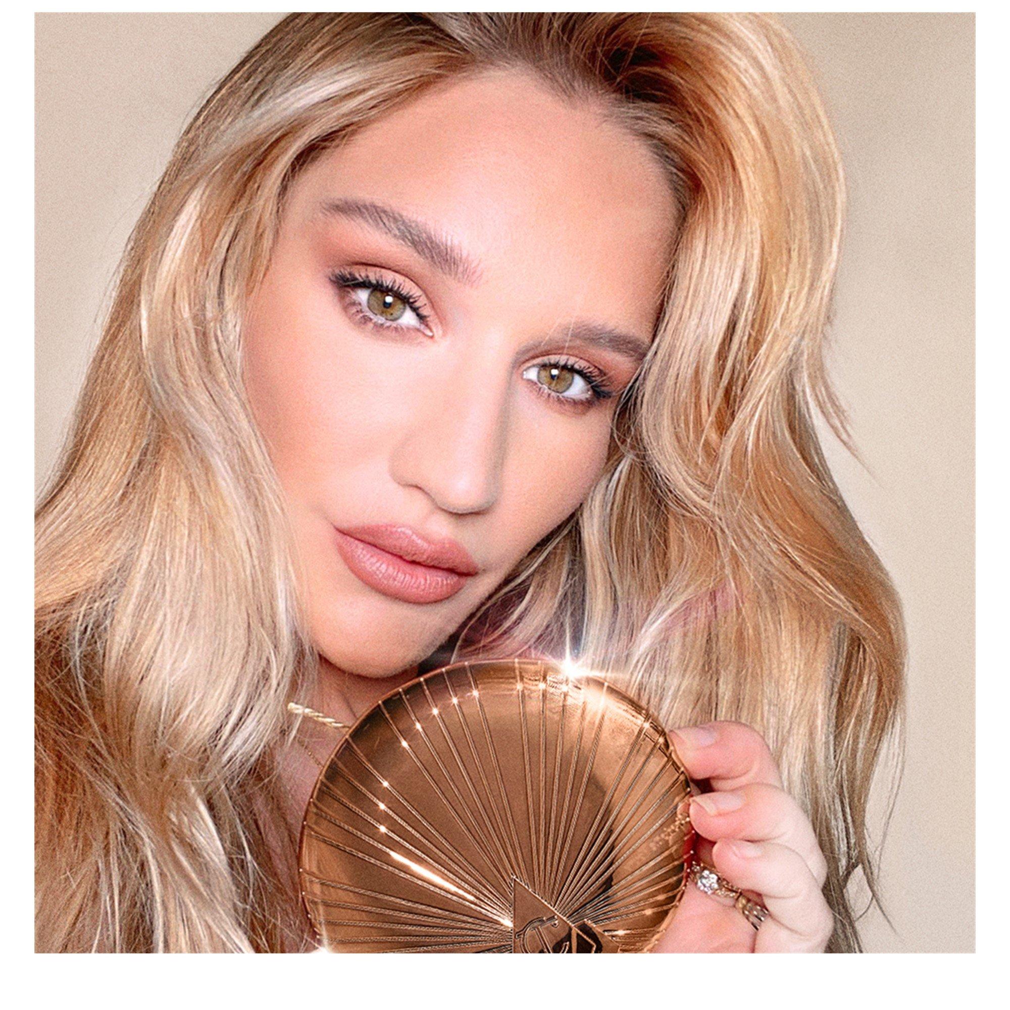 2 MED - Charlotte Tilbury - Airbrush Bronzer - 4