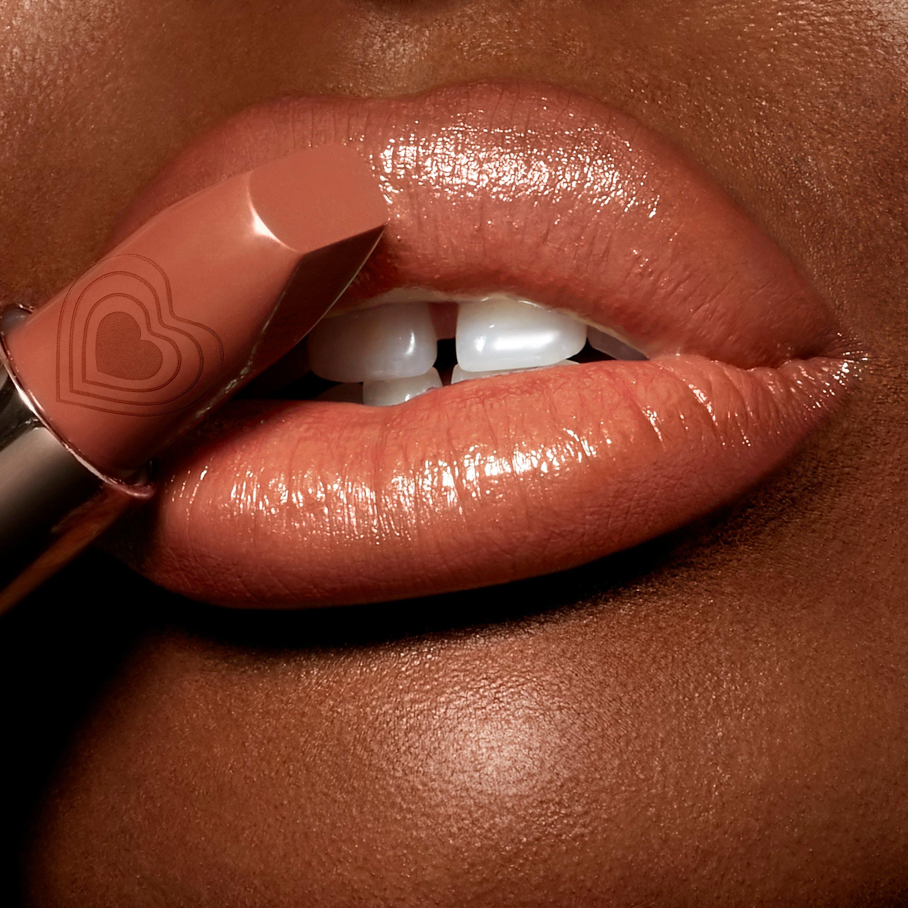 NUDE ROMANCE - Charlotte Tilbury - The Look Of Love Lipstick - 4