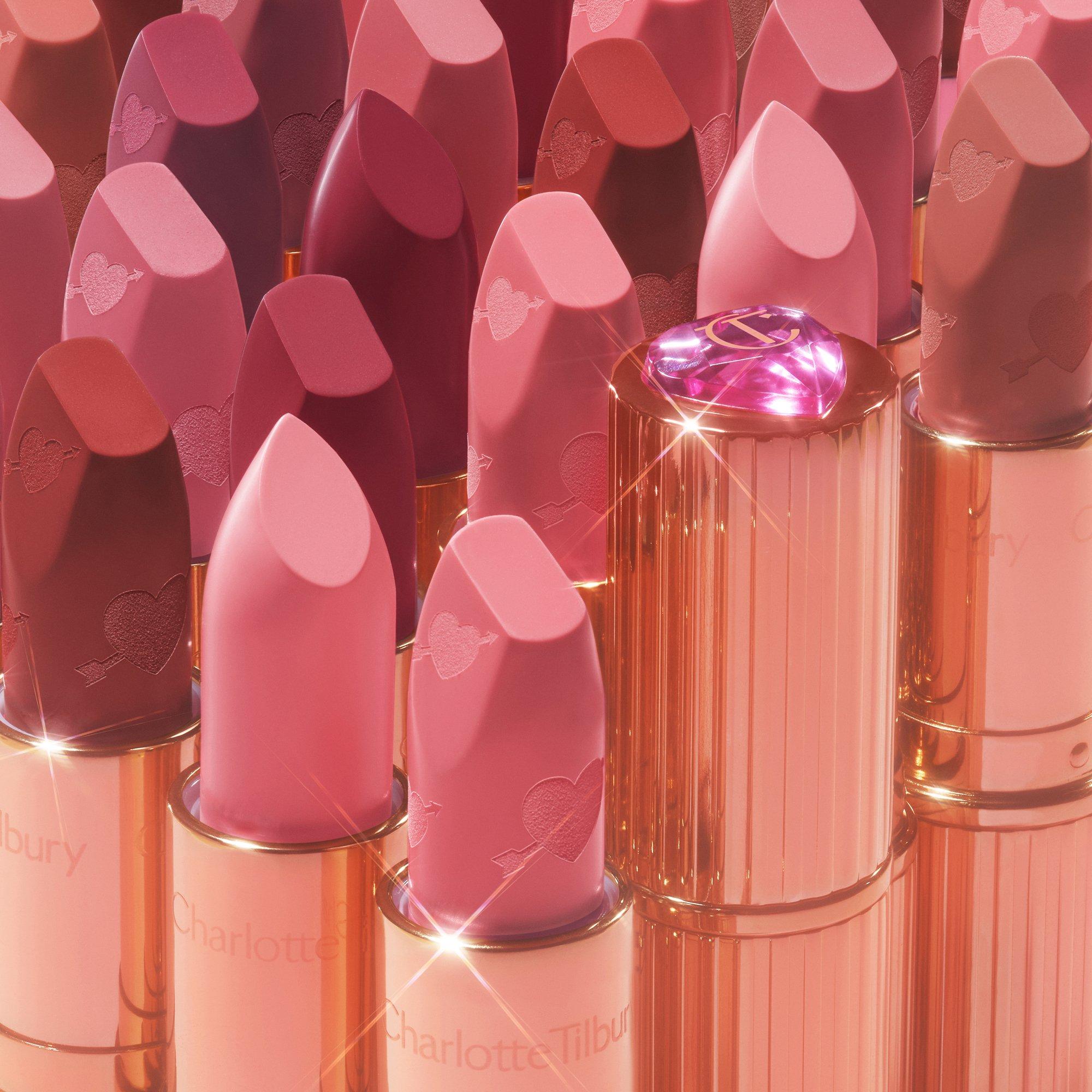 LOVE TALK - Charlotte Tilbury - Matte Revolution Lipstick - 7