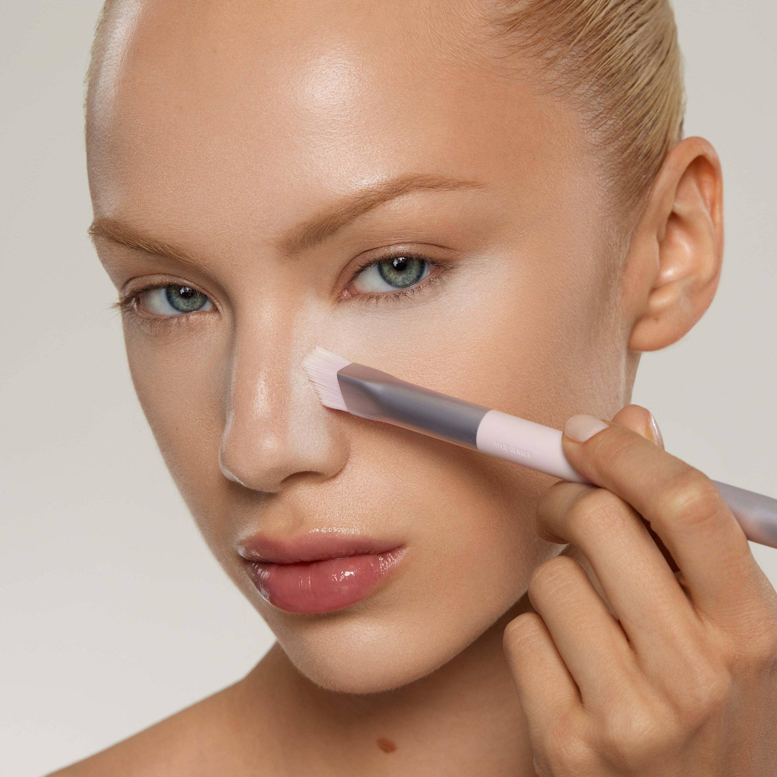 None - Kylie Cosmetics - Kylie Cosmetics Precise Sculpting Complexion Brush - 3