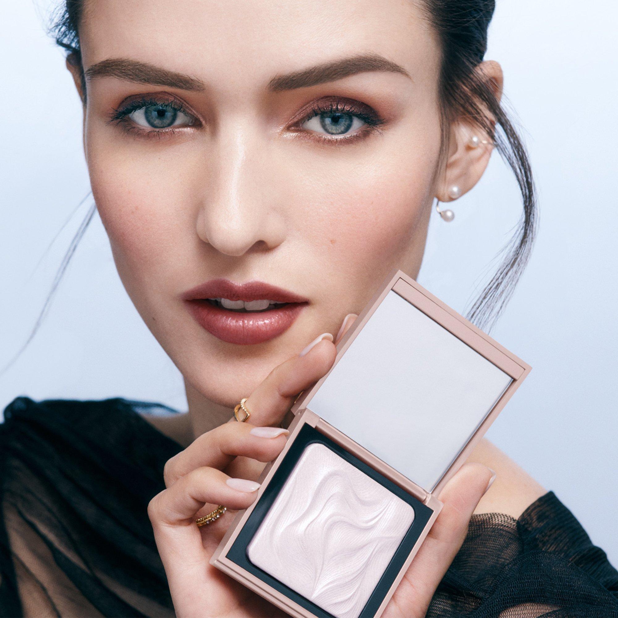 Petal Glow - Bobbi Brown - Highlighter - 4
