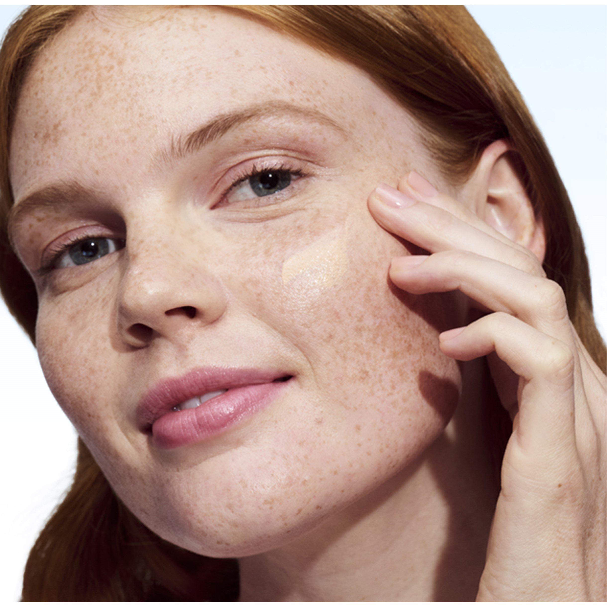 01 LW 1 - Clinique - Even Better Clinical™ Vitamin Makeup SPF 50 - 9