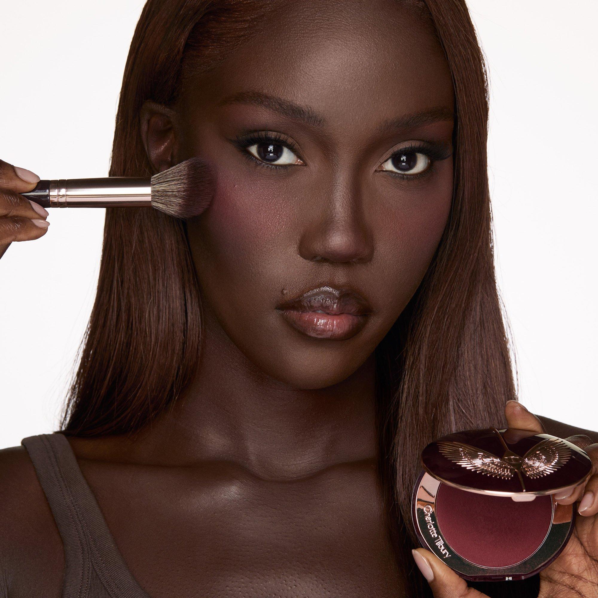 None - Charlotte Tilbury - AIRBRUSH FLAWLESS EASY SOFT BLUR BRONZER + BLUSHER BRUSH - 2