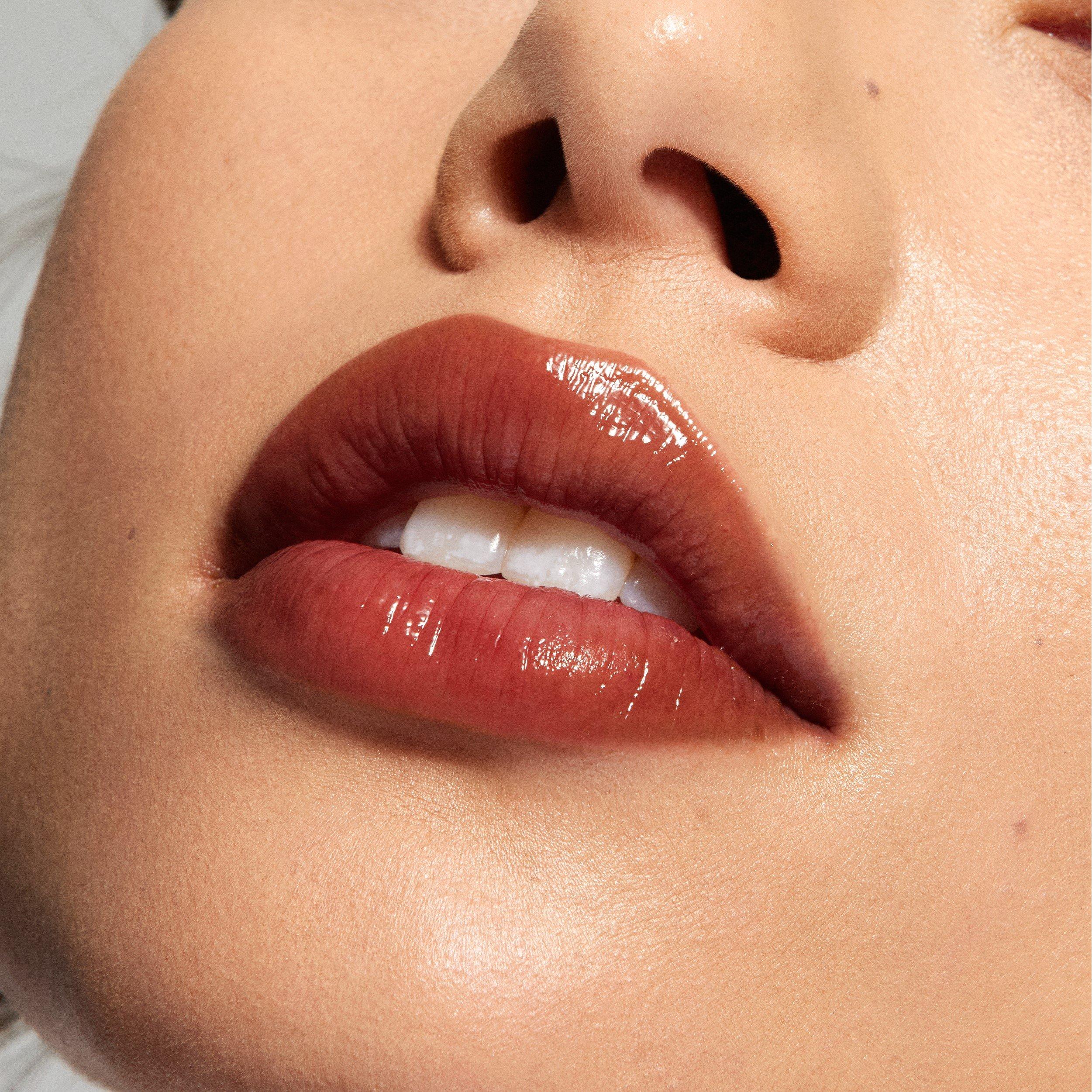 Hazelnut Creme - Kylie Skin - Lip Oil - 5