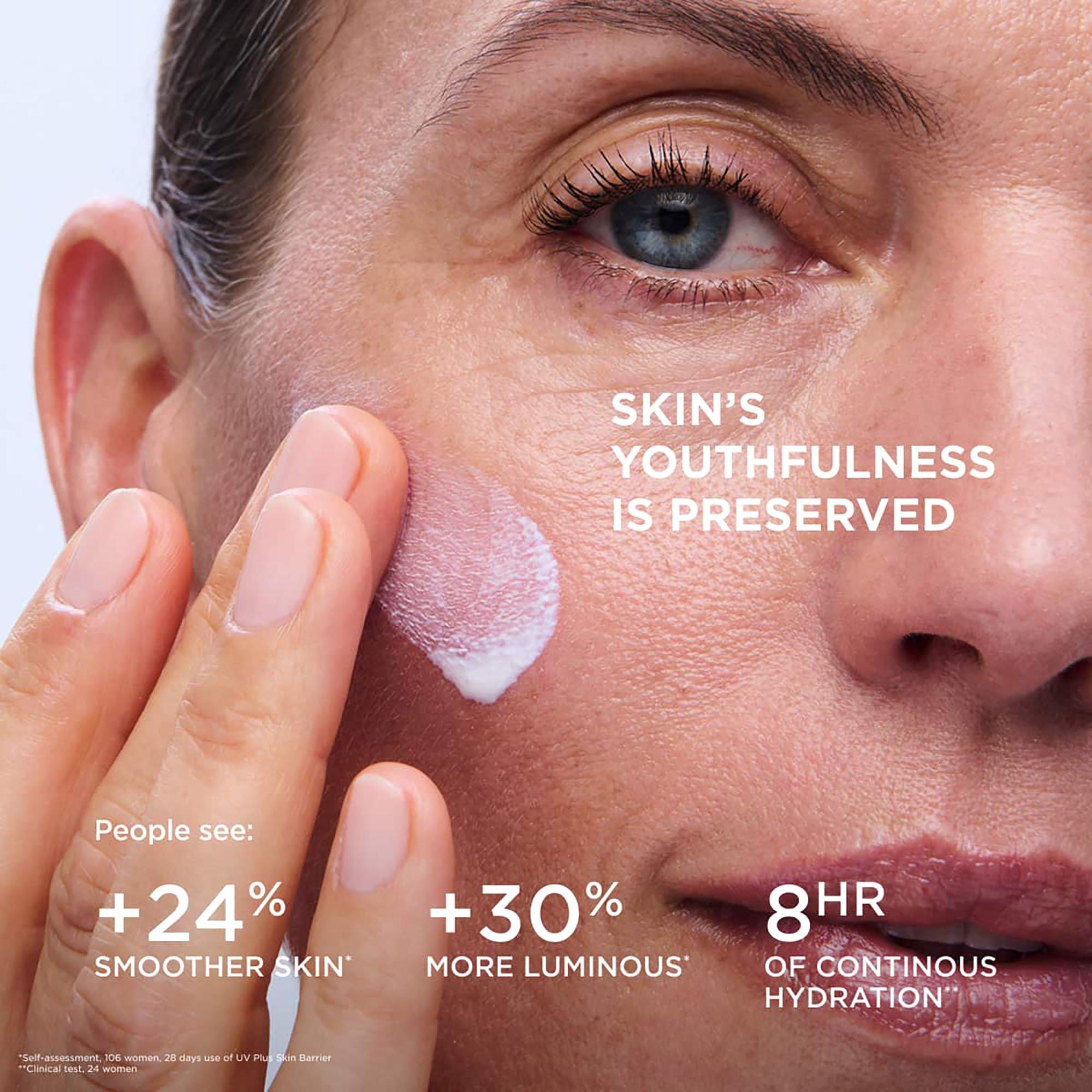 Clear - Clarins - UV Plus Multi-Protection Moisturising Screen SPF50 Translucent - 3