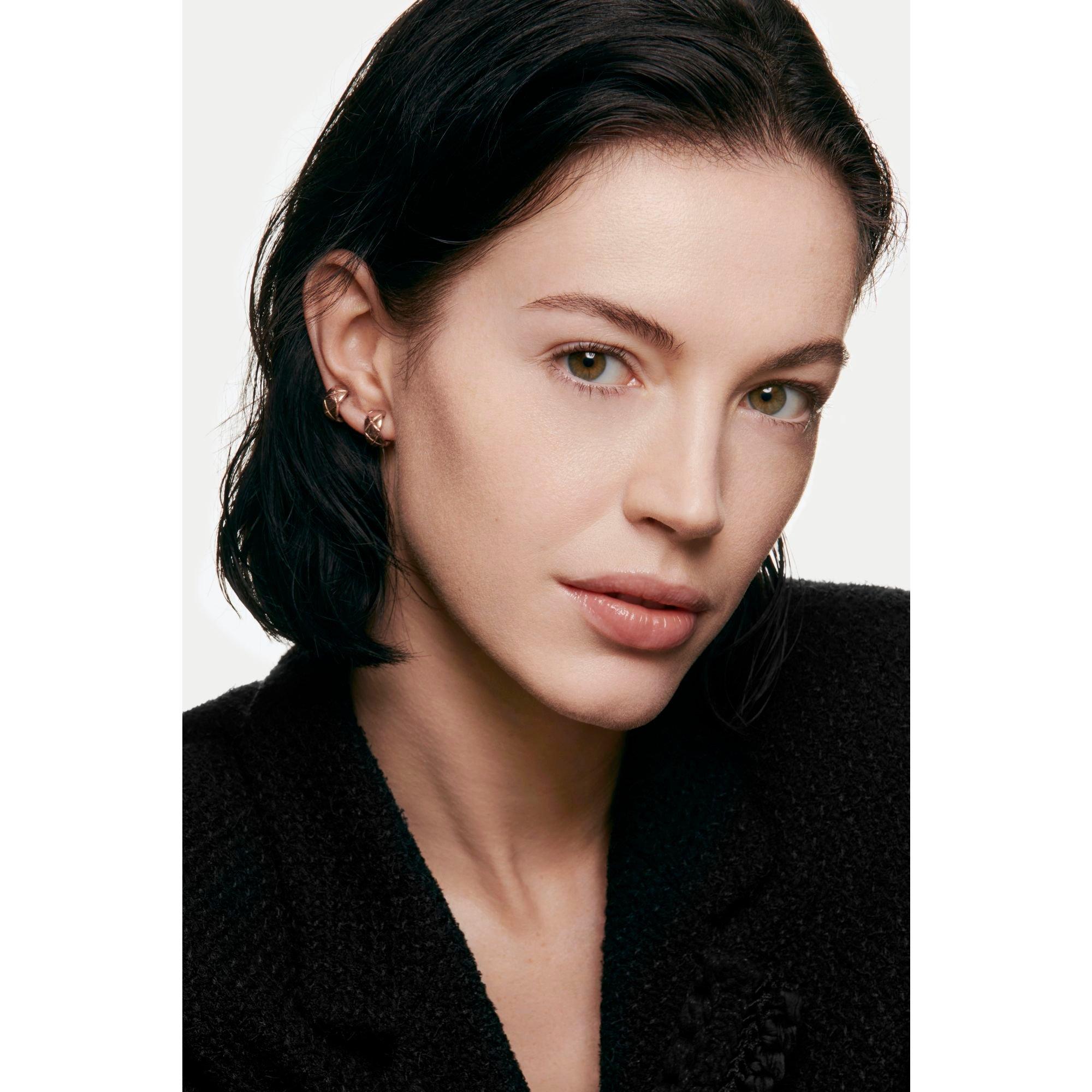 B10 - CHANEL - LES BEIGES Water-Fresh Complexion Touch Even – Illuminate – Hydrate - 4