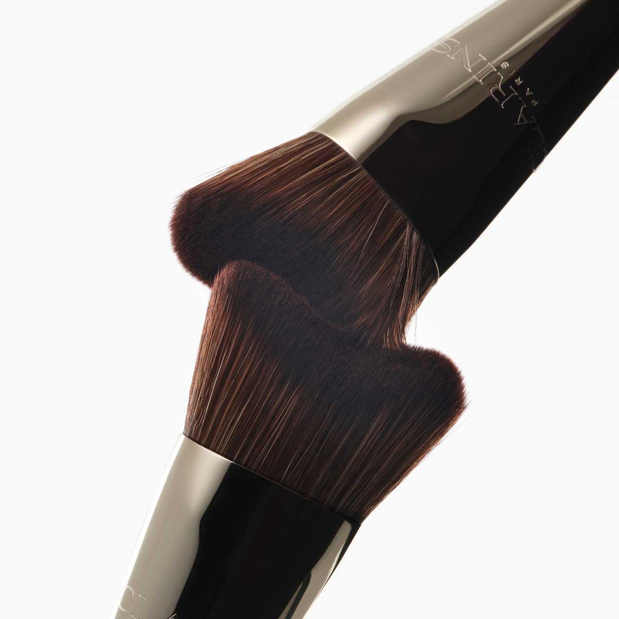 None - Clarins - Gua Sha-Inspired Foundation Brush - 5