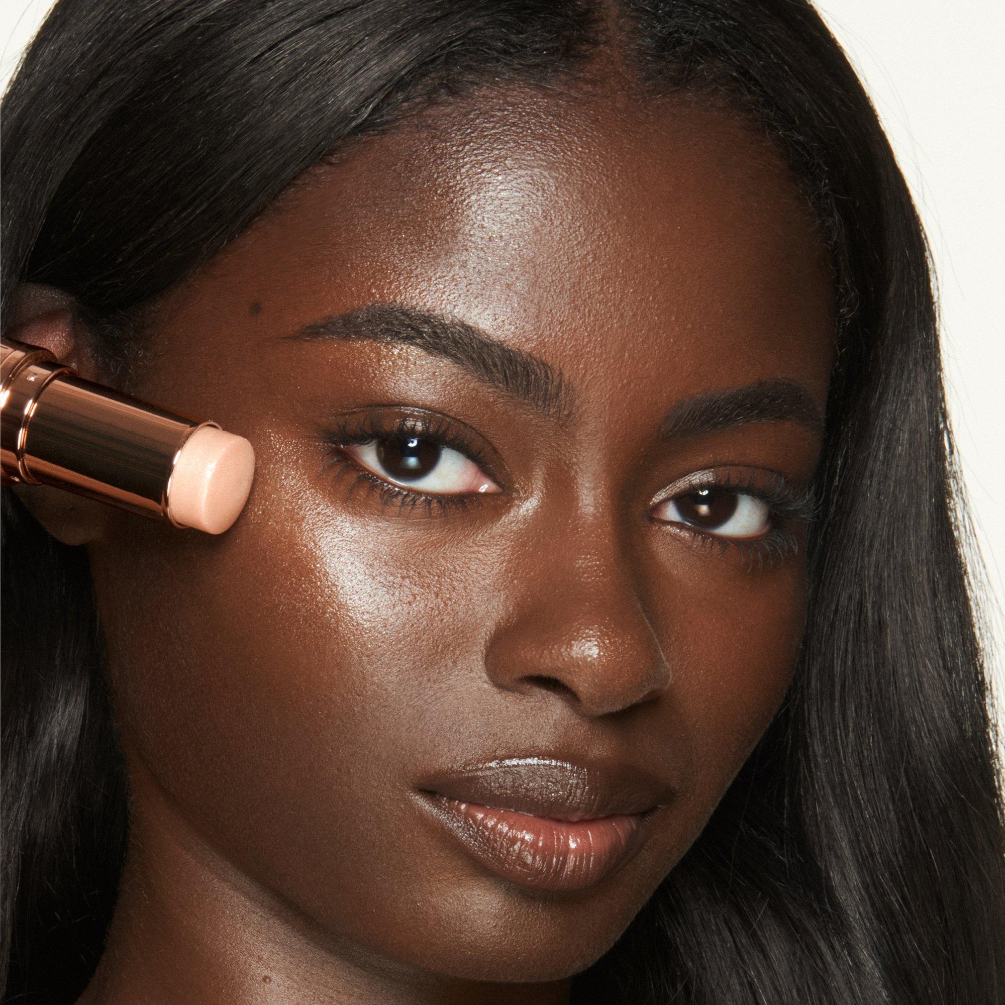 Glazed Goddess - Charlotte Tilbury - Unreal Highlighter Fresh Healthy Glow Stick - 4