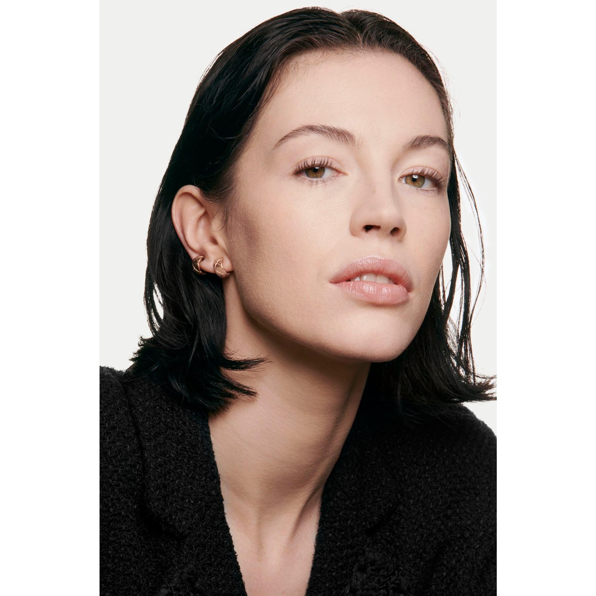 B10 - CHANEL - ULTRA LE TEINT VELVET BLURRING SMOOTH-EFFECT FOUNDATION. VELVET MATTE FINISH. - 3