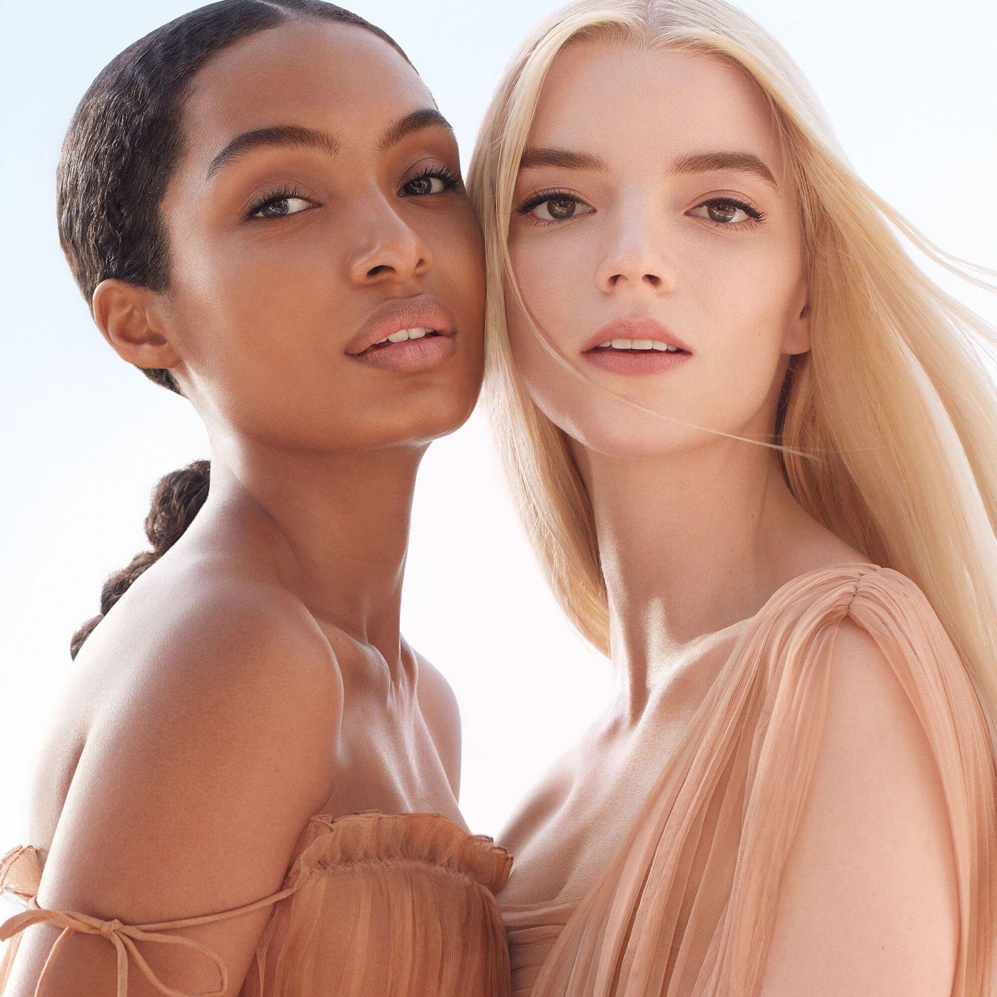 00 - DIOR - Forever Skin Glow Foundation - 7