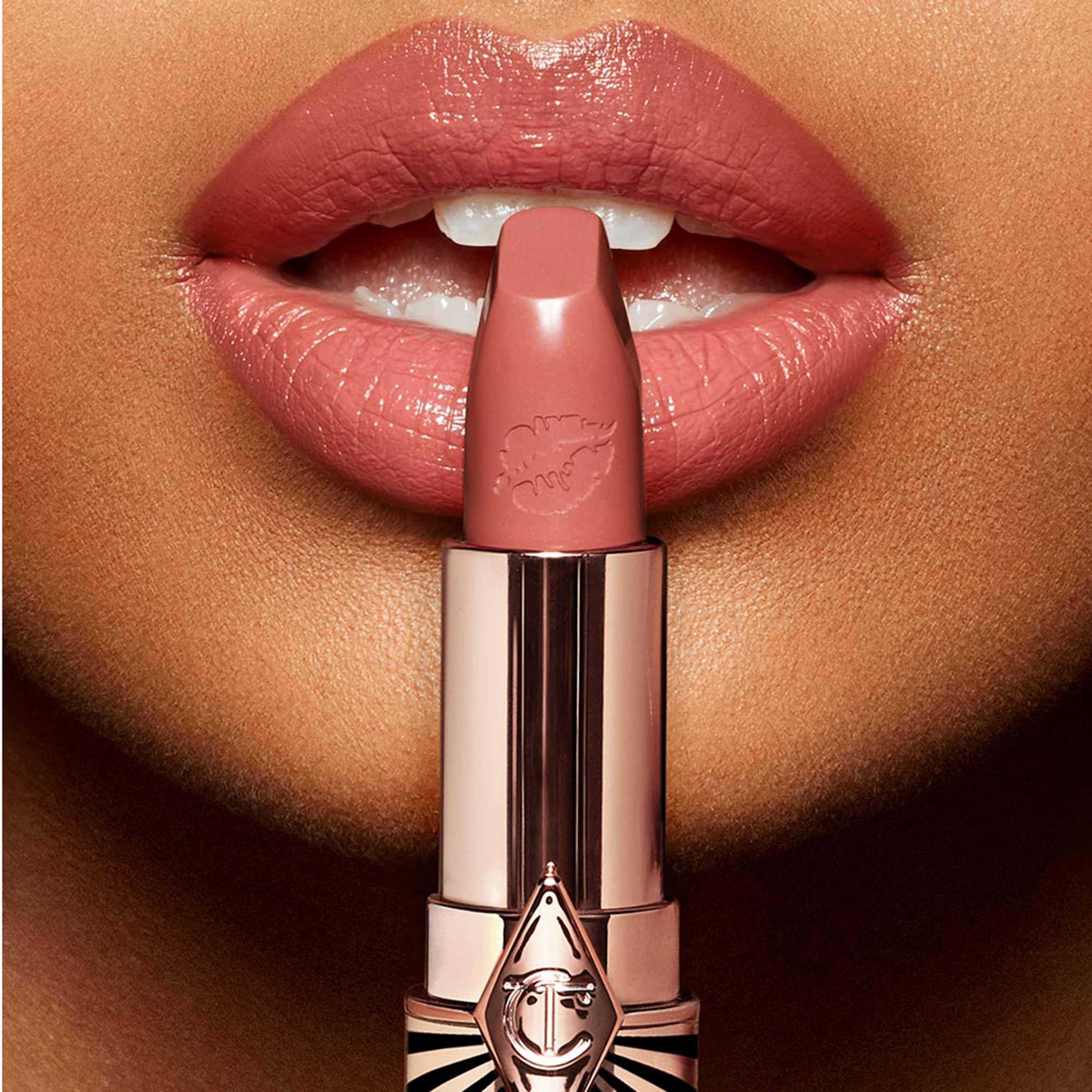 In LW Olivia - Charlotte Tilbury - Hot Lips 2 - 3