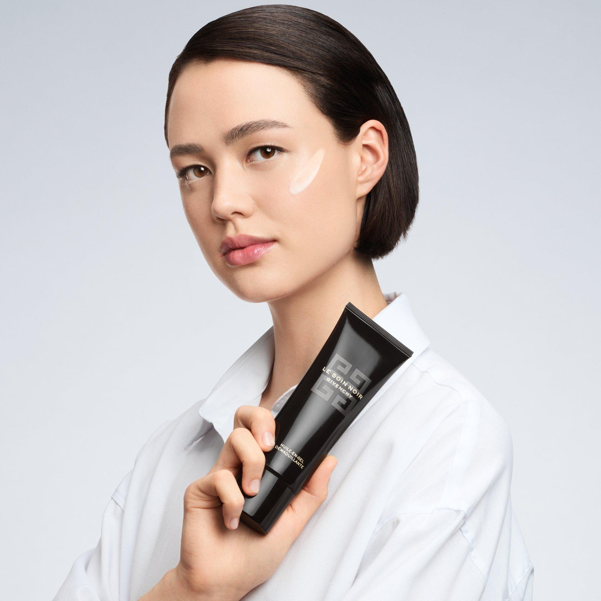 Clear - GIVENCHY - Le Soin Noir Oil-In-Gel Makeup Remover - 4