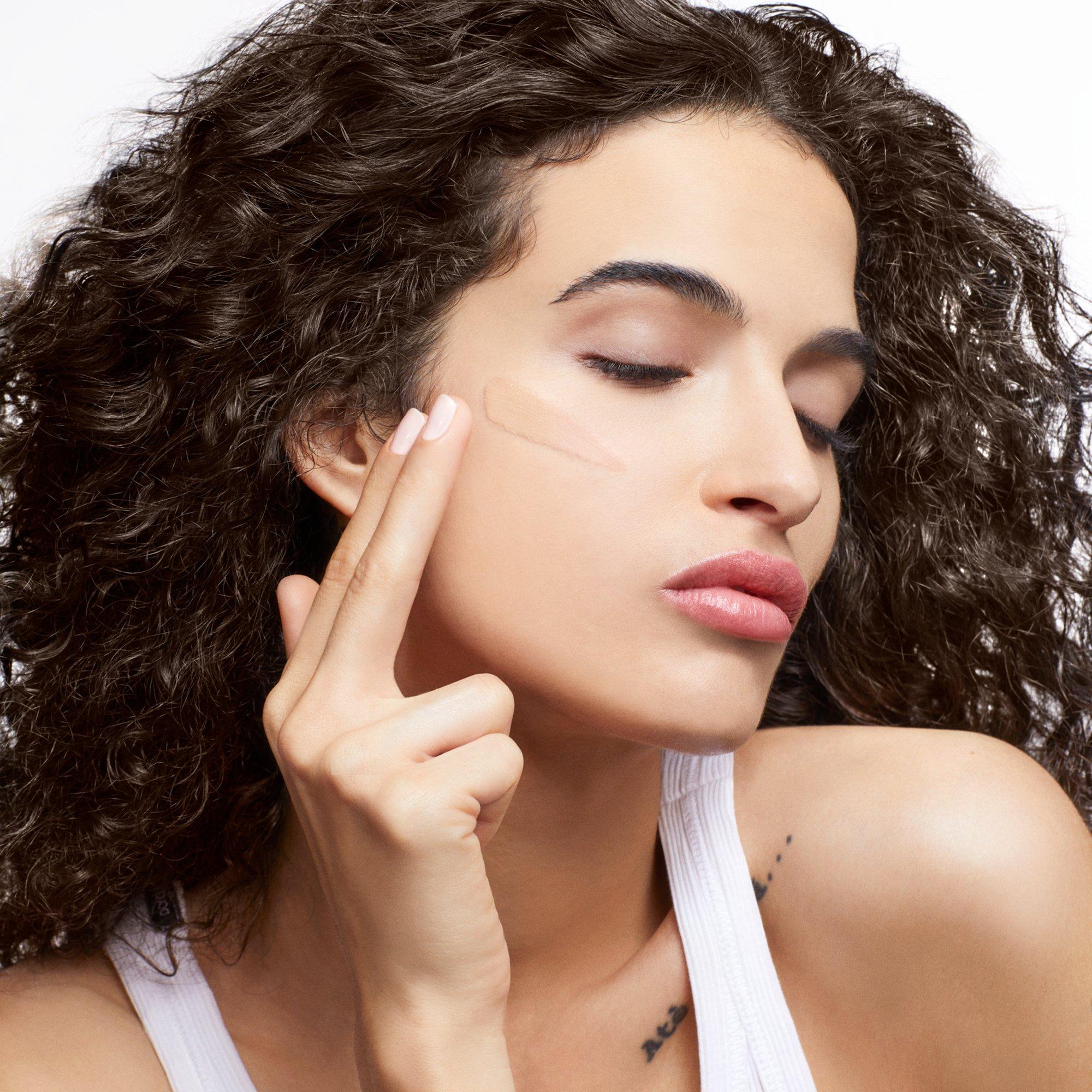 420 Tan - Dolce and Gabbana - Millennialskin On-the-Glow Tinted Moisturiser SPF 30/PA+++ - 4