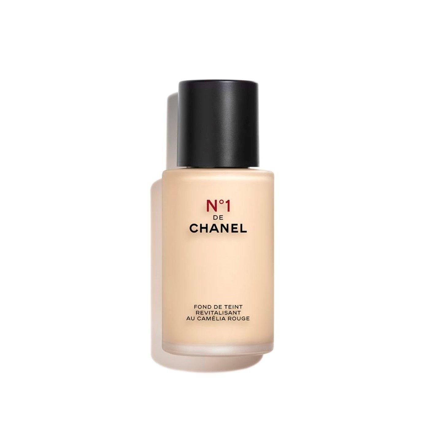 Chanel  N°1 De Revitalizing Foundation Illuminates - Hydrates - Protects - B10 - 30 ml
