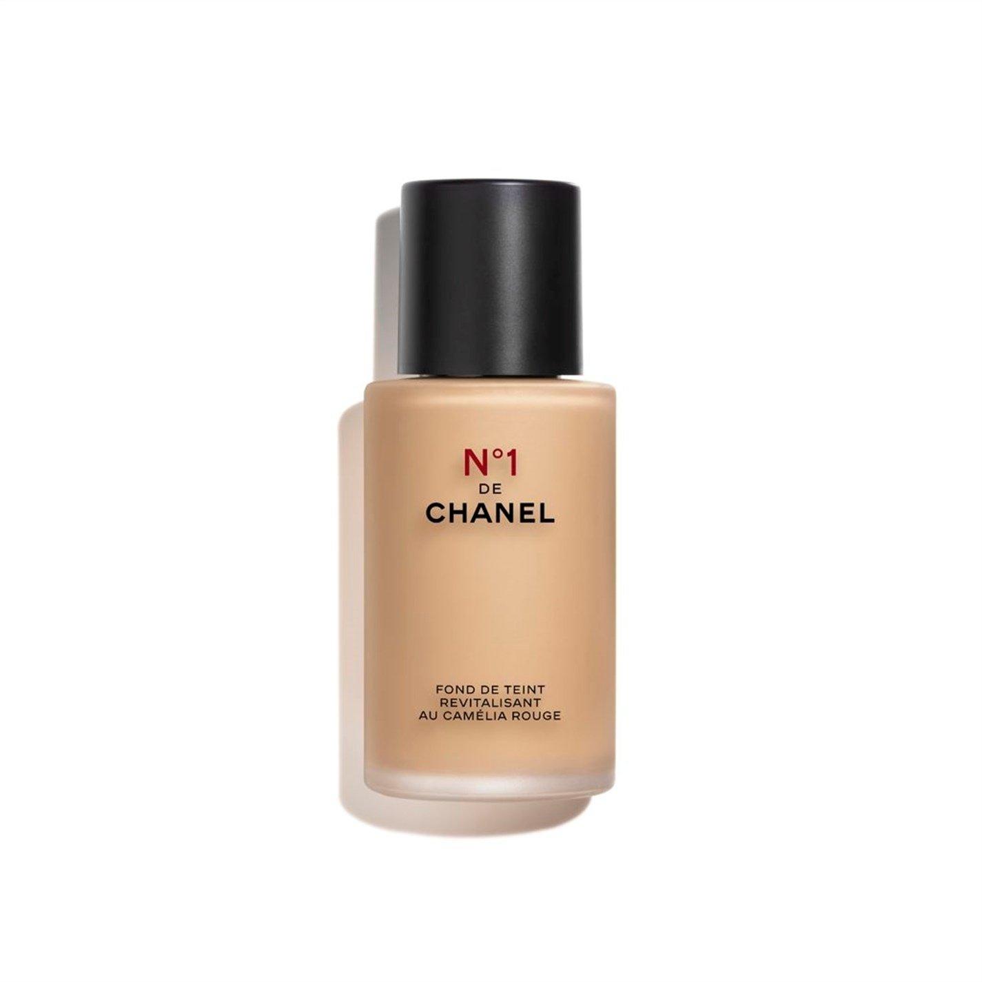 Chanel  N°1 De Revitalizing Foundation Illuminates - Hydrates - Protects - B60 - 30 ml