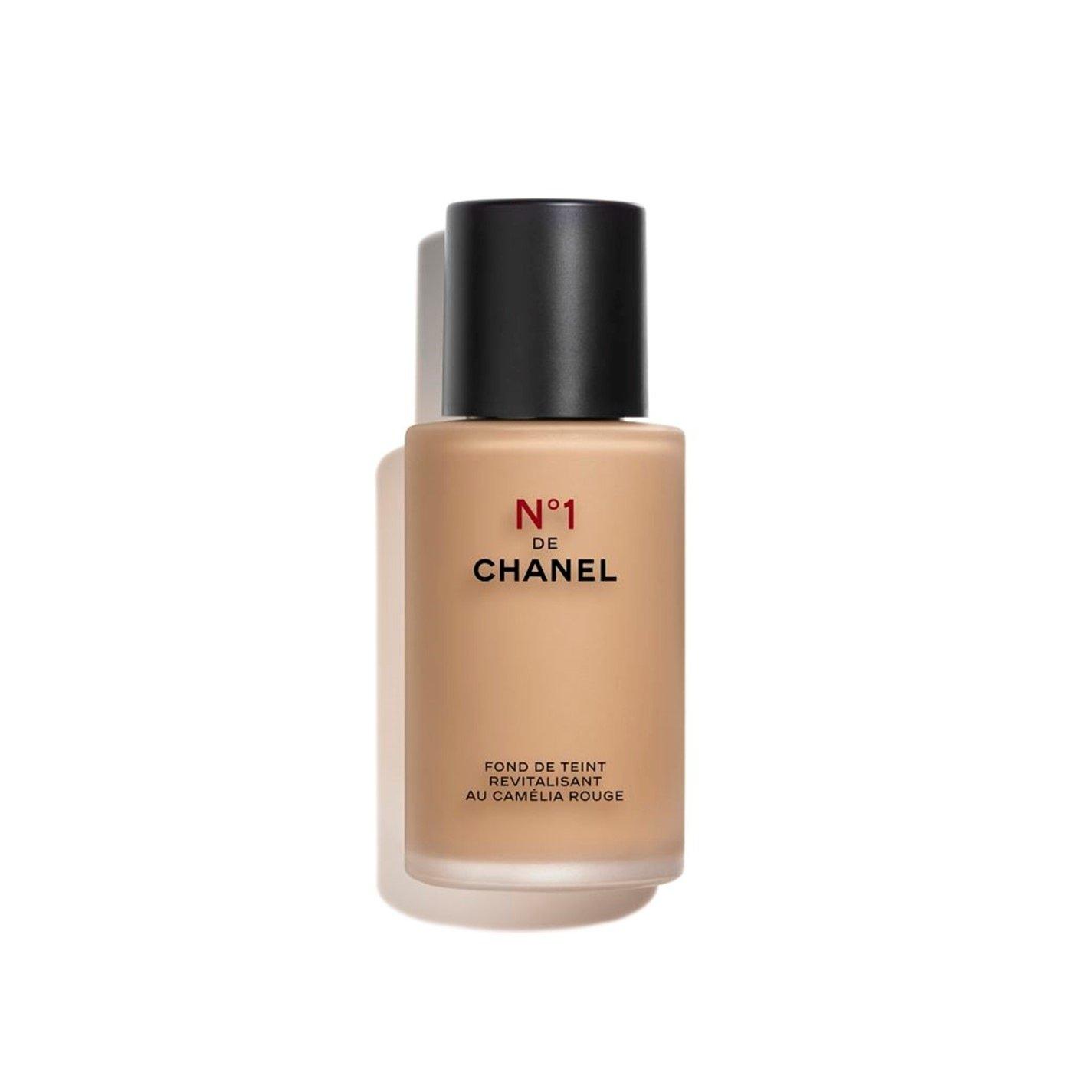 Chanel  N°1 De Revitalizing Foundation Illuminates - Hydrates - Protects - B70 - 30 ml
