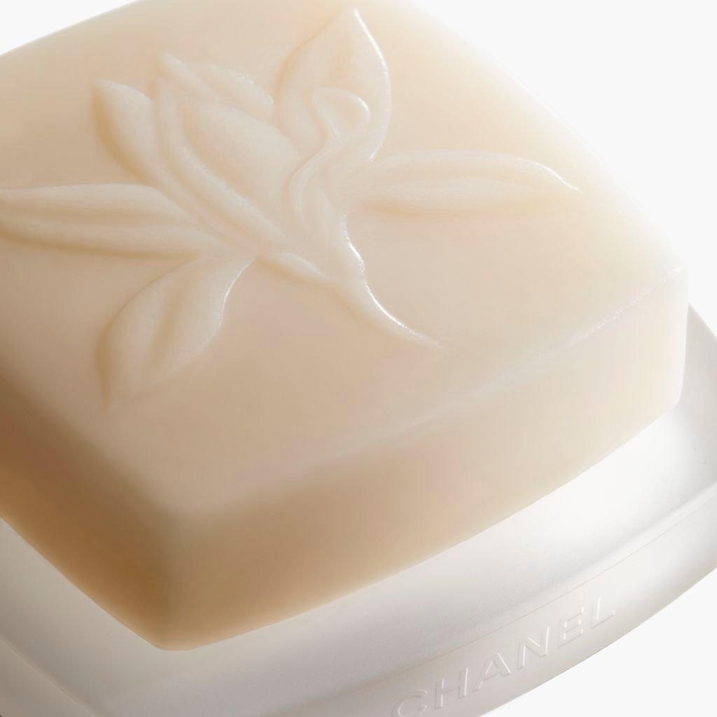 Soap - CHANEL - SUBLIMAGE LE SAVON DE SOIN Radiance-Revealing Rich Cleansing Soap - 2