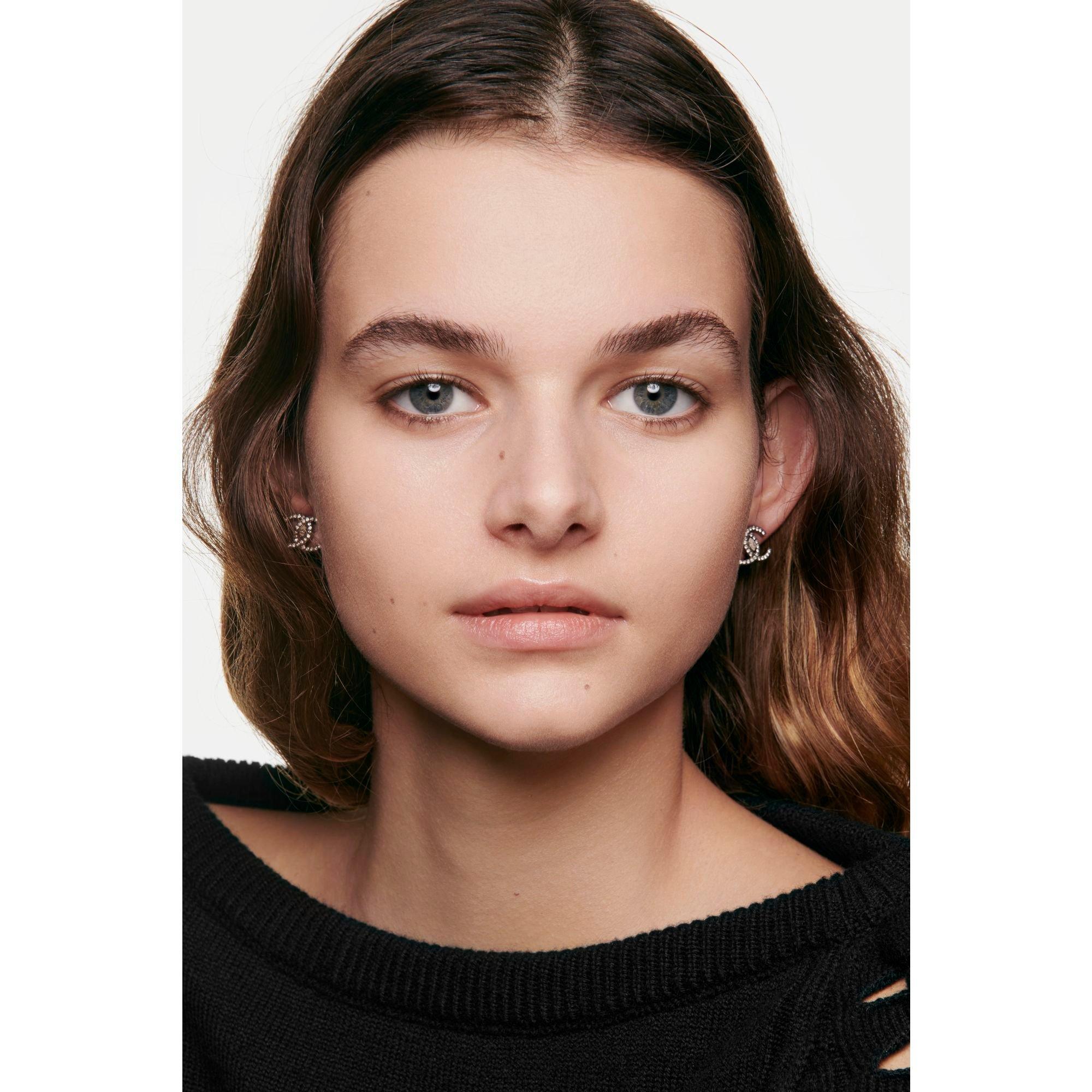 B20 - CHANEL - LES BEIGES FOUNDATION Healthy Glow Foundation Hydration And Longwear - 4