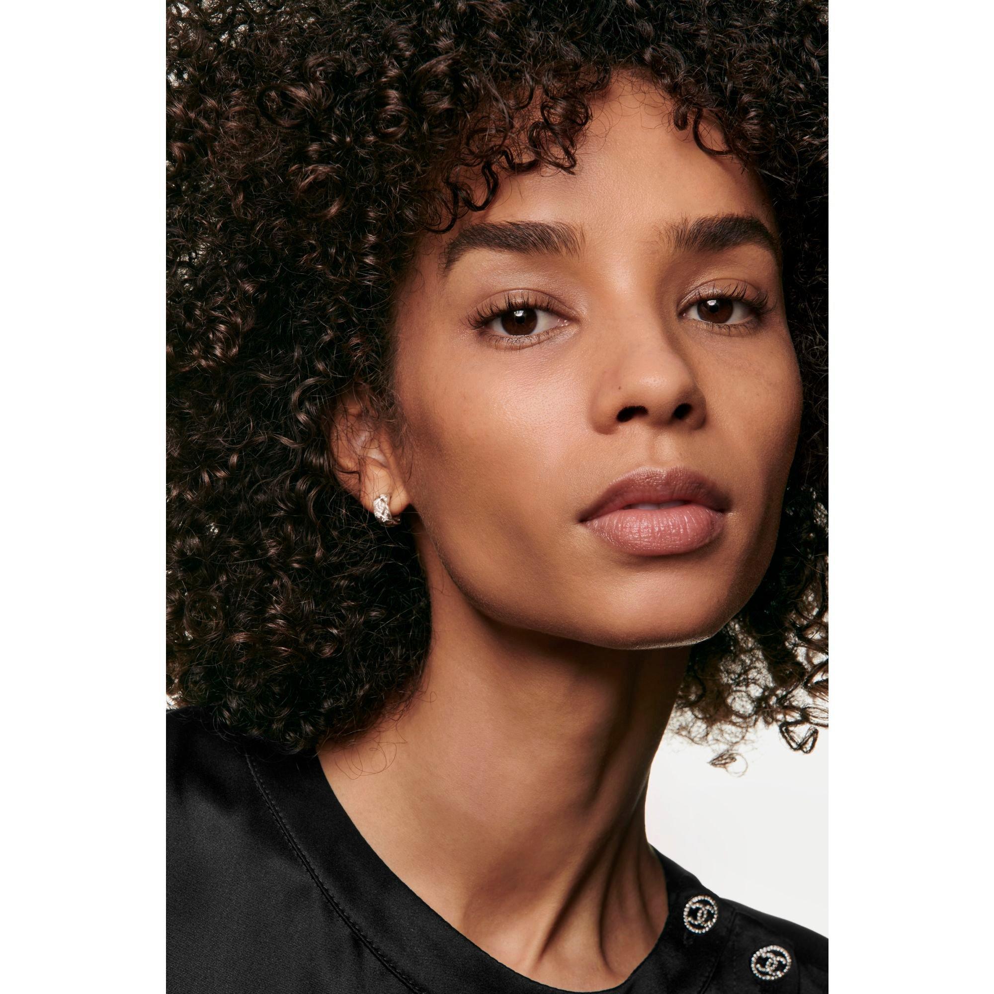 LIGHT DEEP - CHANEL - LES BEIGES WATER-FRESH TINT Water-Fresh Tint With Micro-Droplet Pigments - 4
