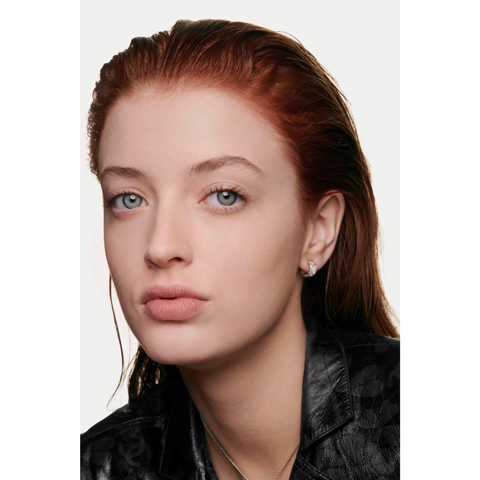 BR22 - CHANEL - ULTRA LE TEINT FLUIDE Ultrawear - All-Day Comfort - Flawless Finish Foundation - 4