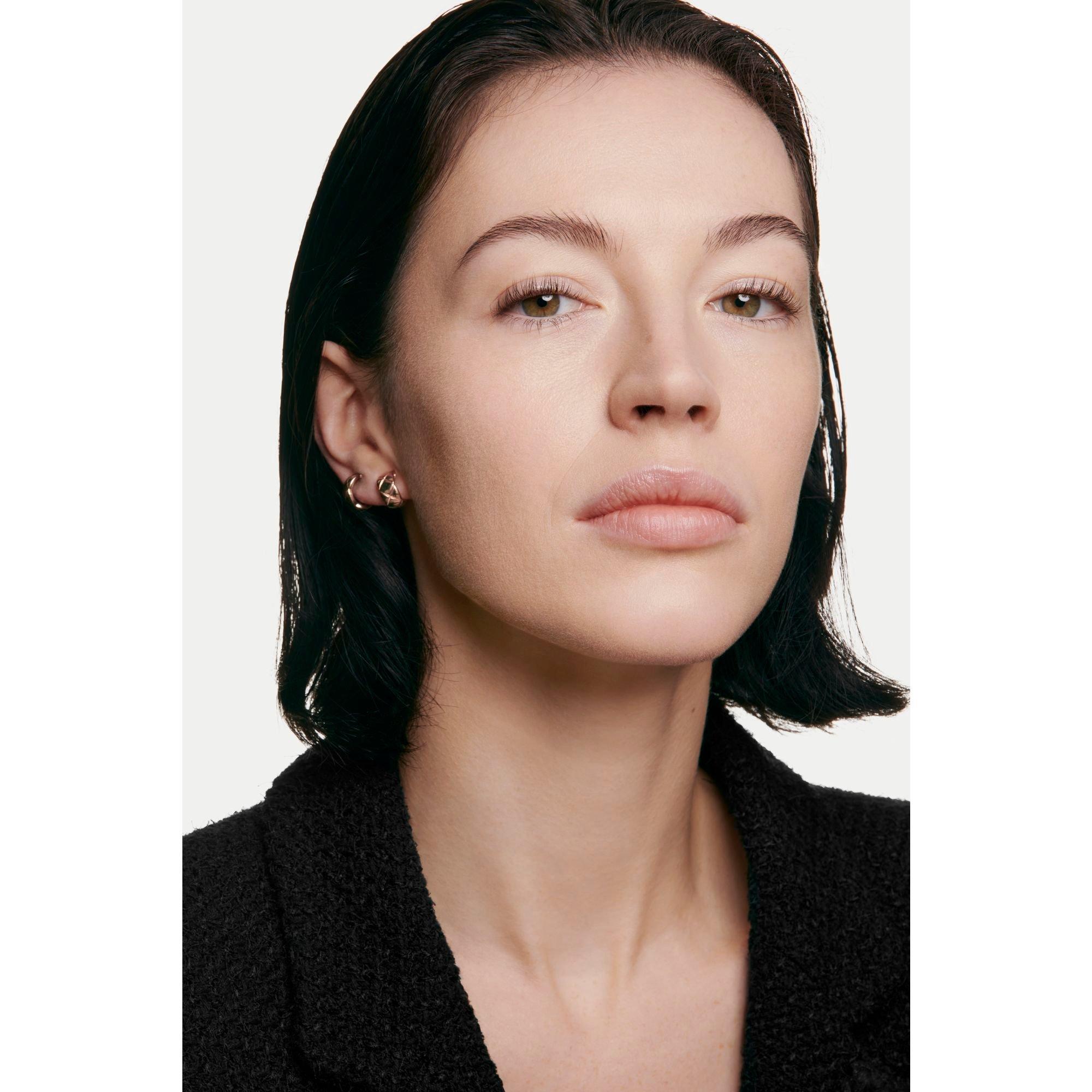 Beige 10 - CHANEL - VITALUMIÈRE AQUA Ultra-Light Skin Perfecting Makeup Spf 15 - 4