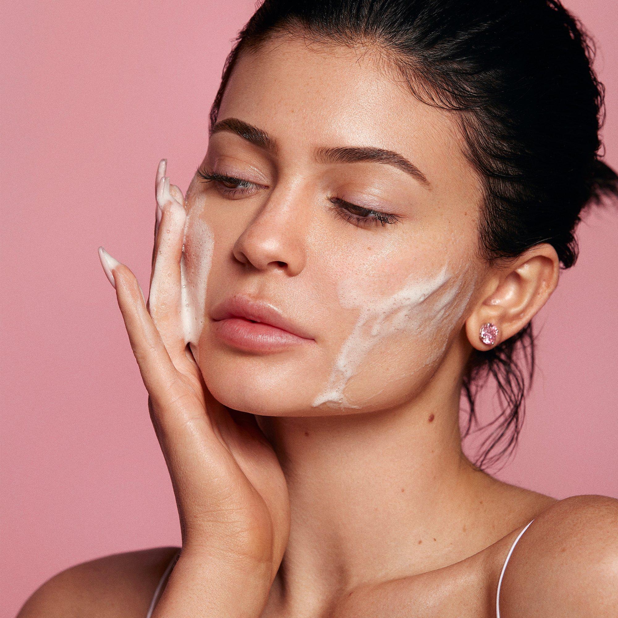 White - Kylie Skin - Kylie Skin Foaming Face Wash - 3