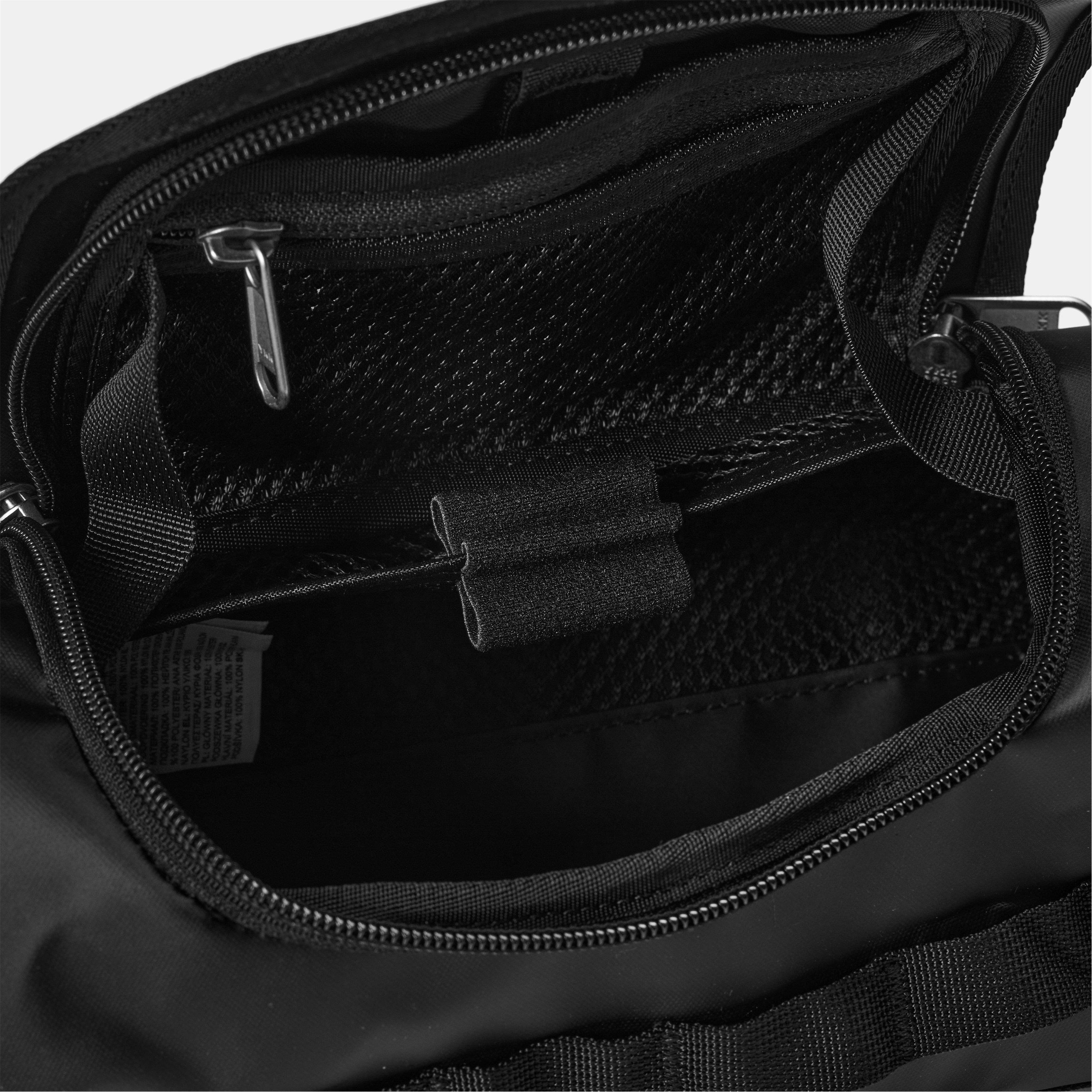 TNF Black - The North Face - Base Camp Travel Washbag - 4