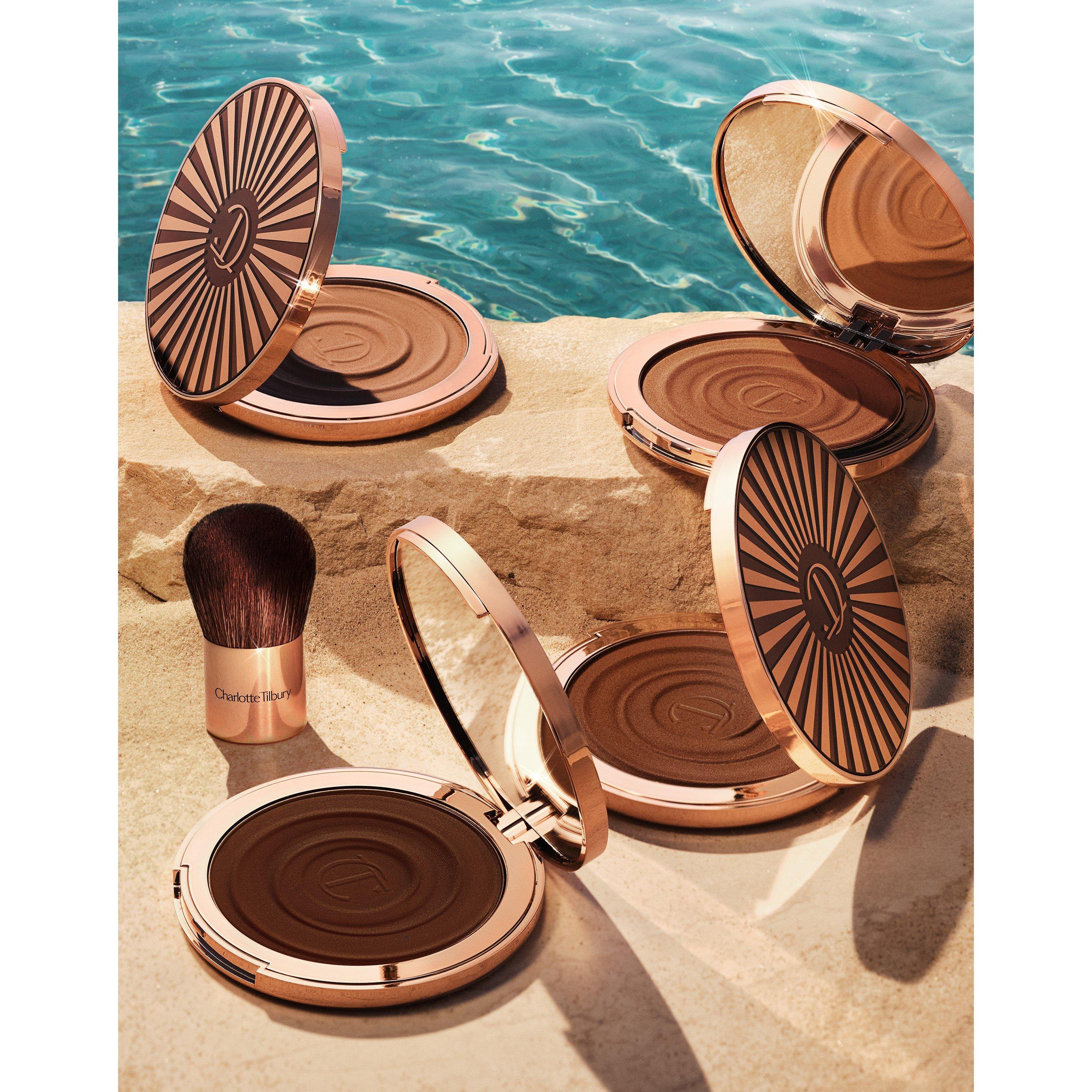 Gold - Charlotte Tilbury - Beautiful Skin Bronzing Brush - 2
