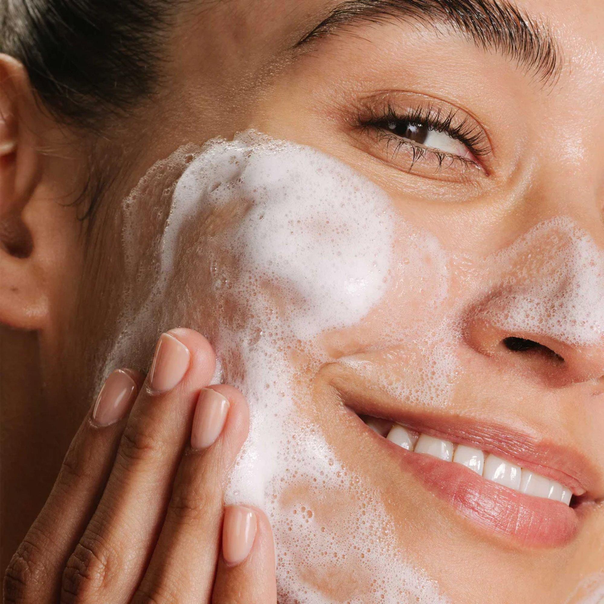 Clear - Dermalogica - Breakout Clearing Foaming Wash 177ml - 2