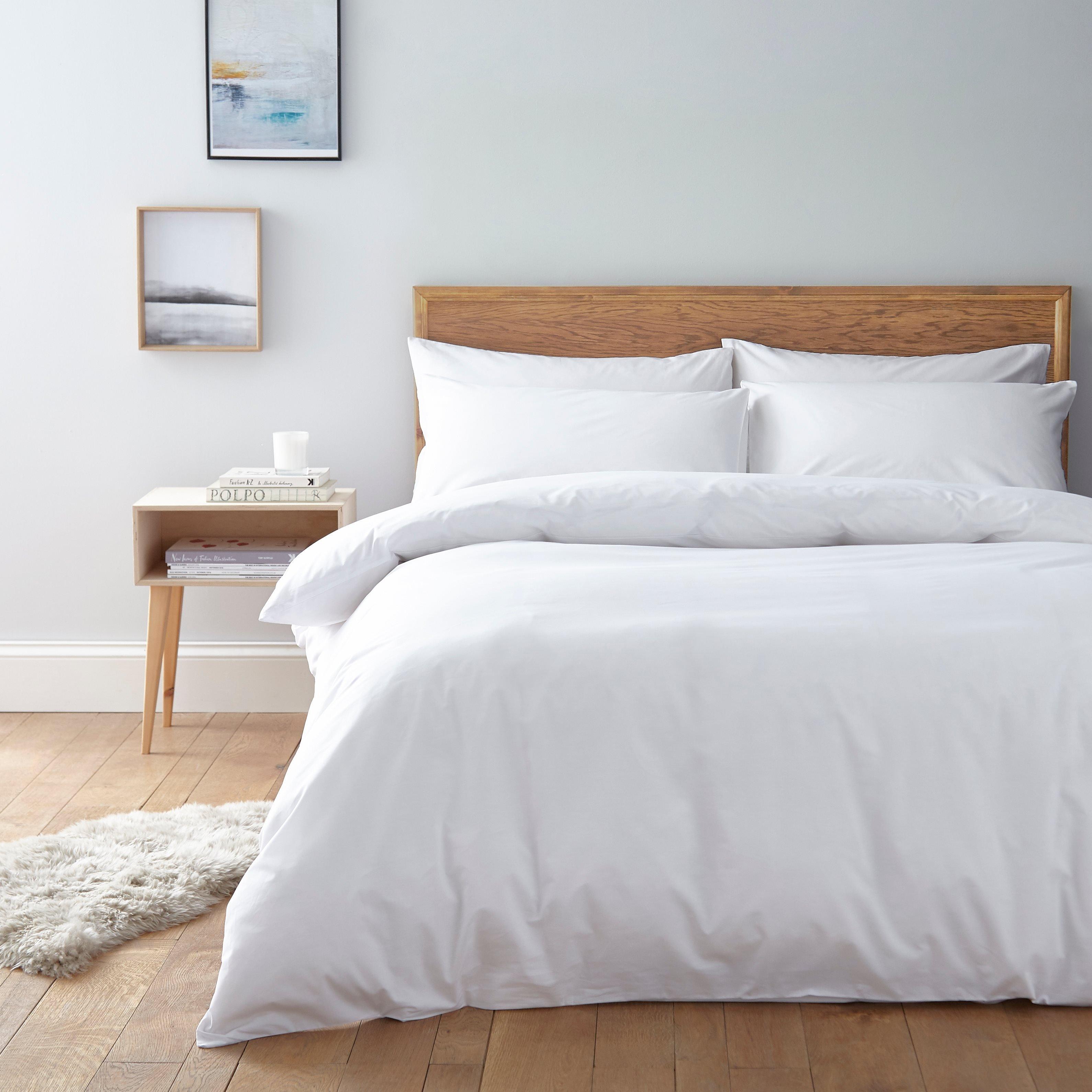 White - Linea - Egyptian 200 Thread Count Fitted Sheet - 1