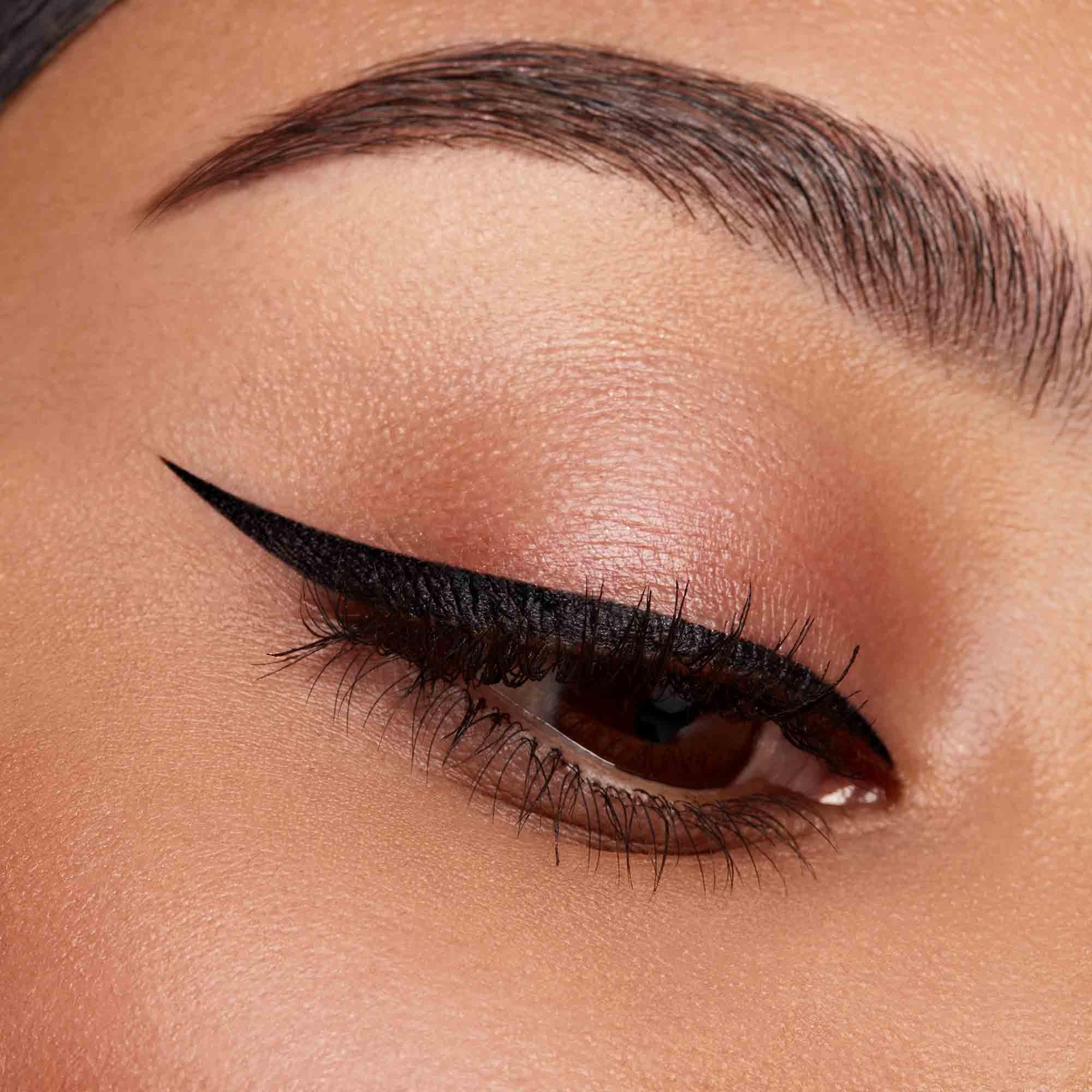 001 BLACK - Kylie Cosmetics - Kyliner Brush Tip Liquid Eyeliner Pen - 4