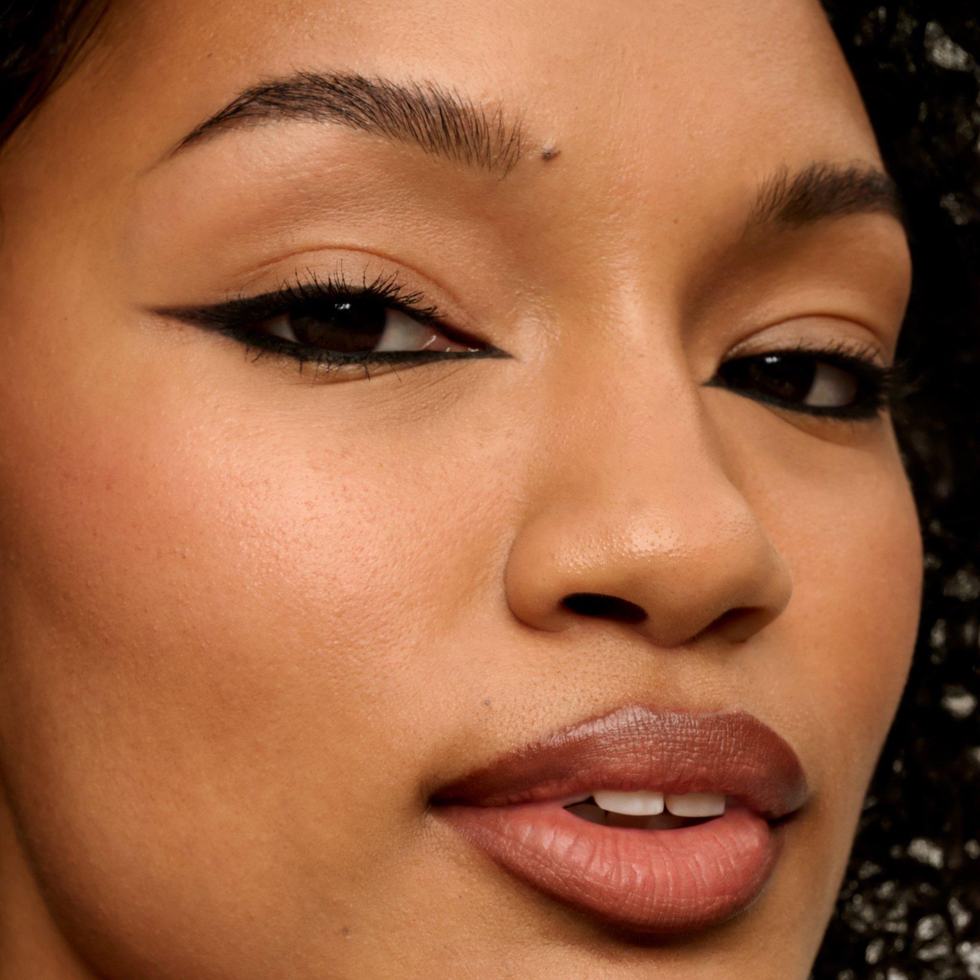 Pitch Black - Benefit - BADgal! Hypeliner Waterproof Gel Pencil Eyeliner - 7