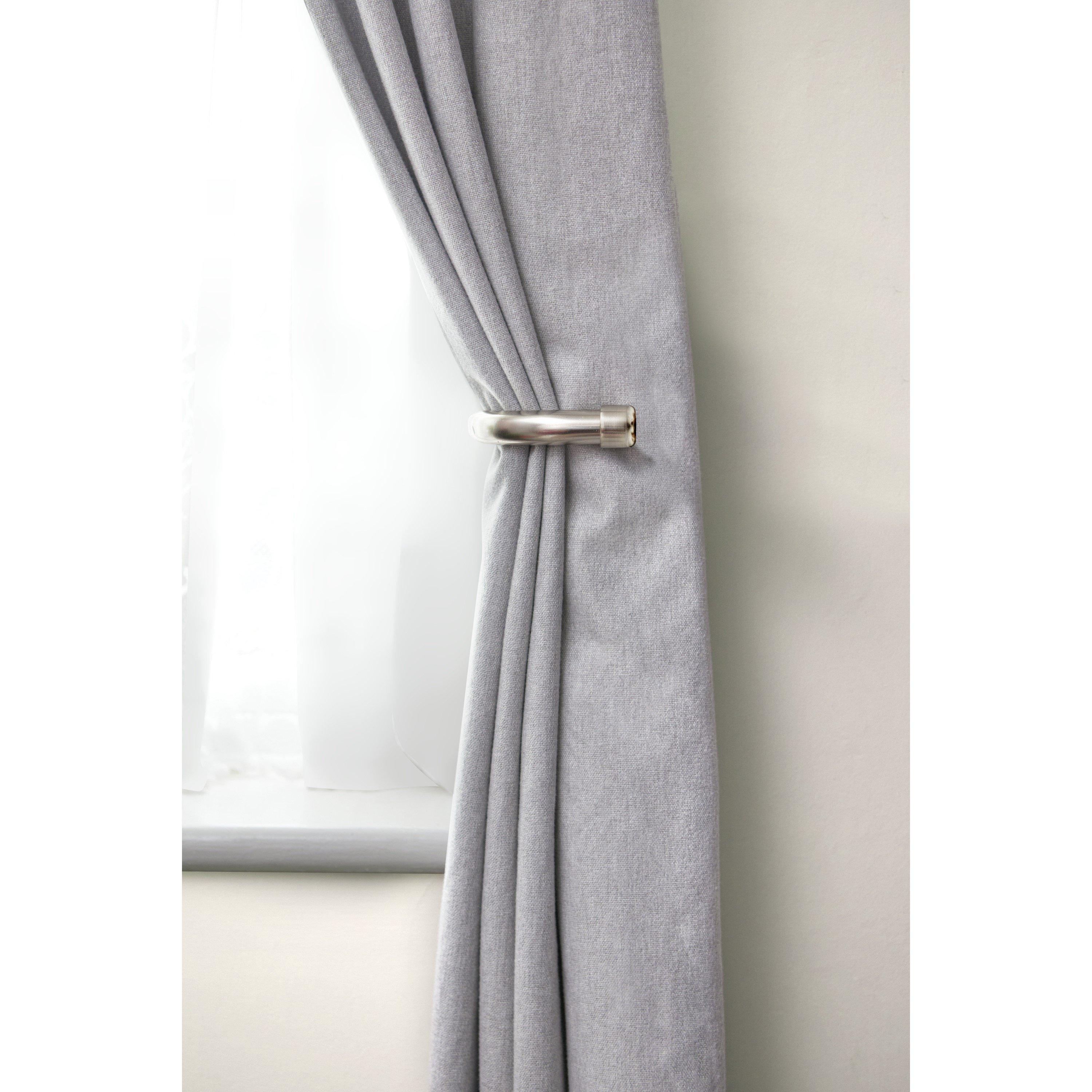 Full Stop - Pair of Holdabacks with Finials