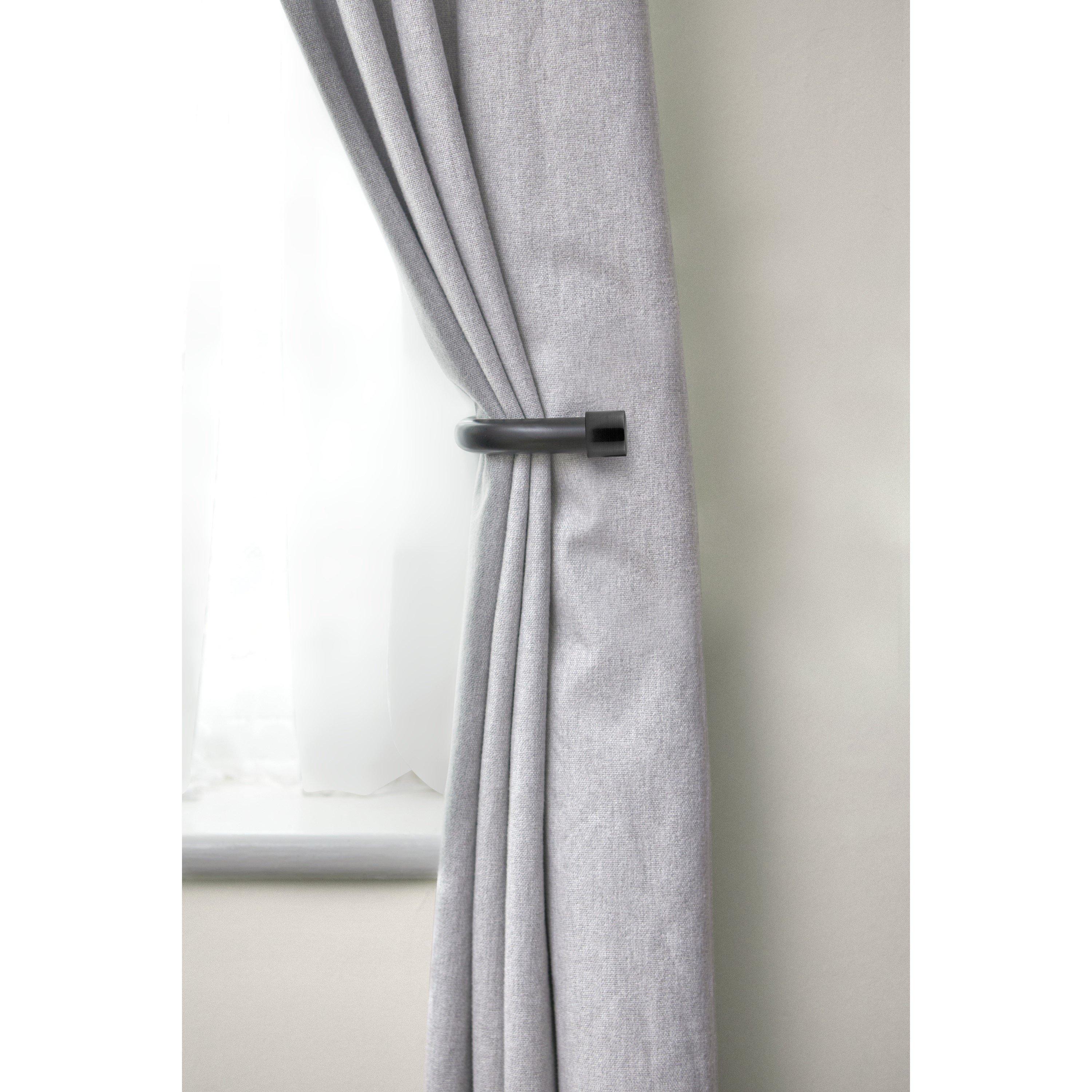 Full Stop - Pair of Holdabacks with Finials