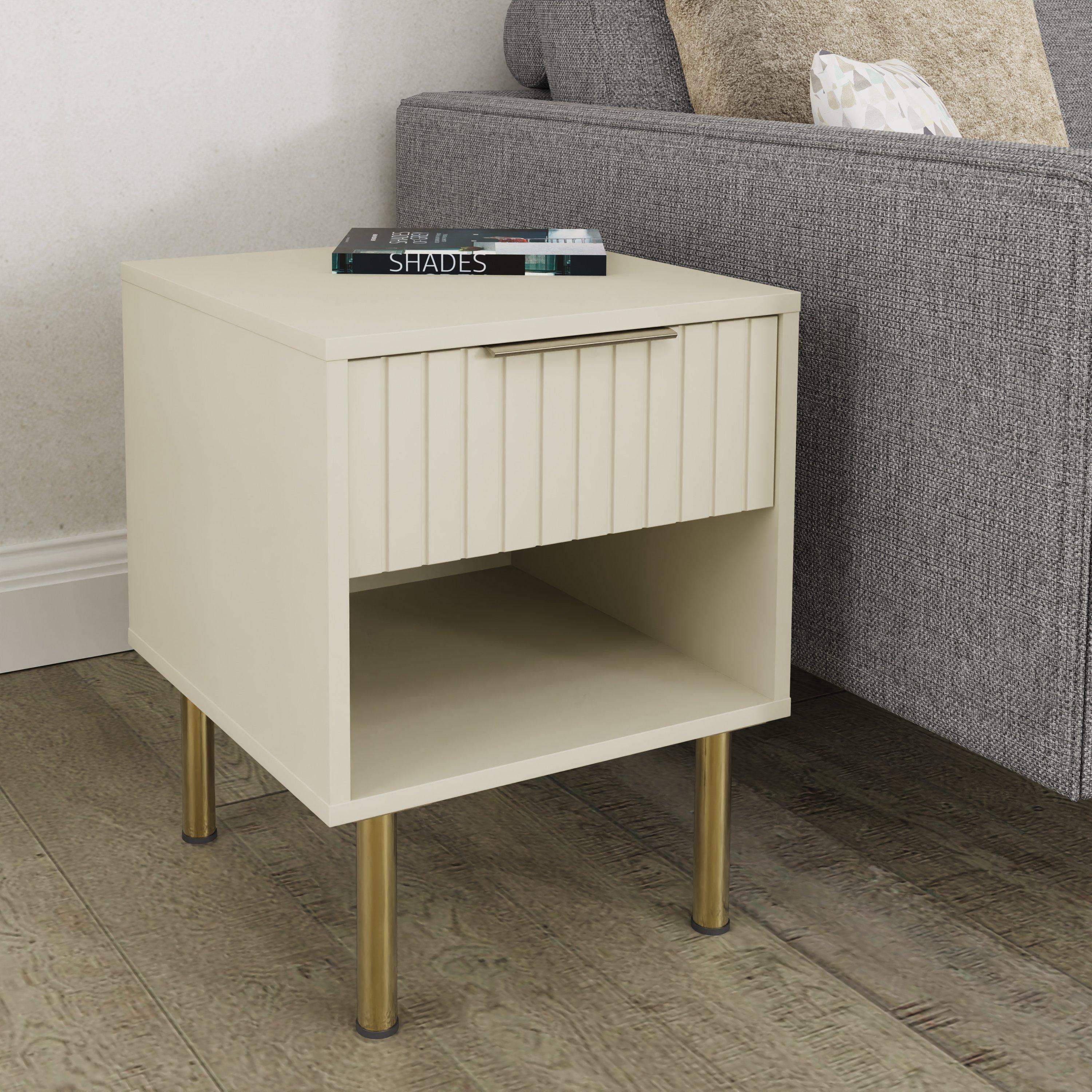 Gfw Nervata Lamp Table In Ivory