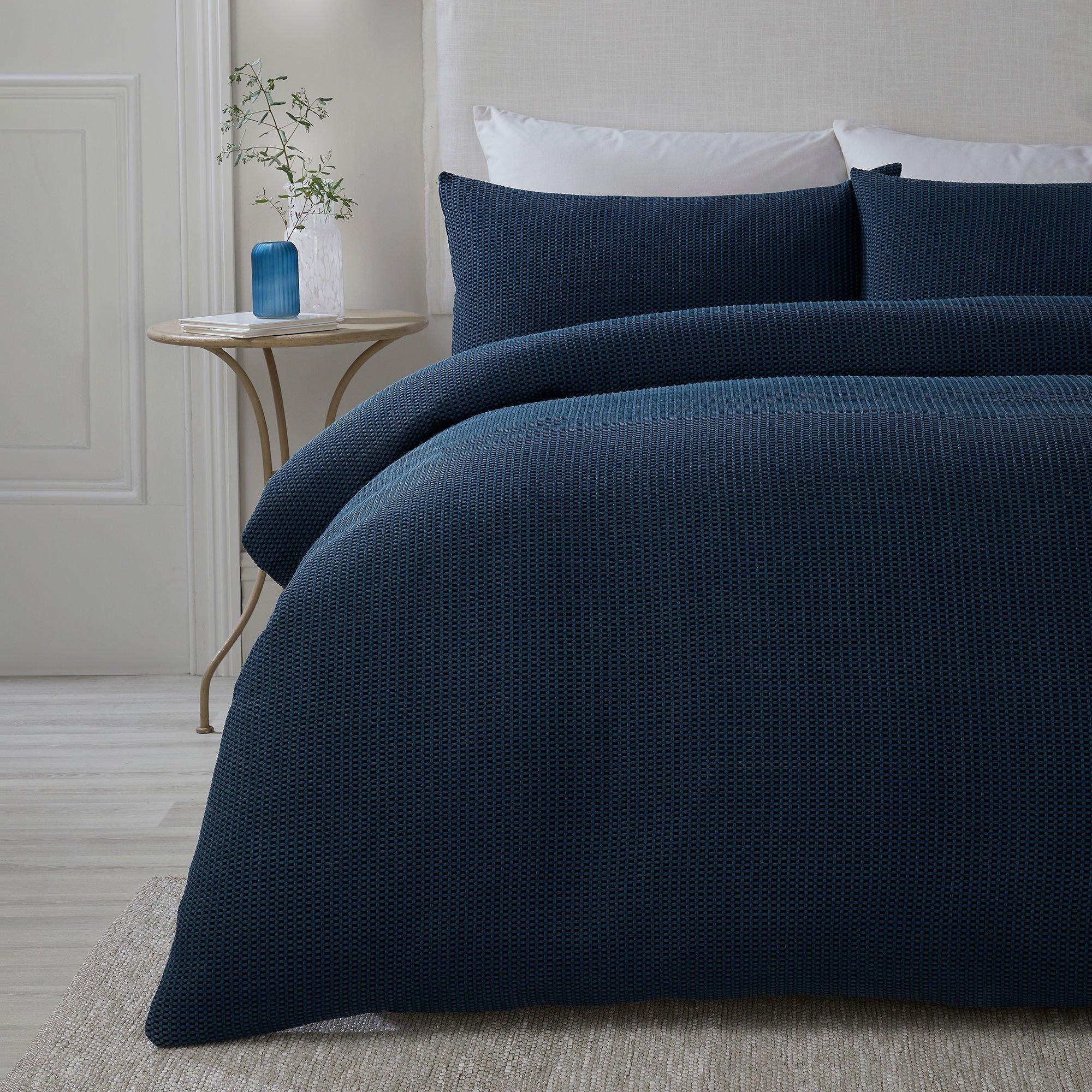 Lindly Waffle Weave Duvet Cover Set in Navy