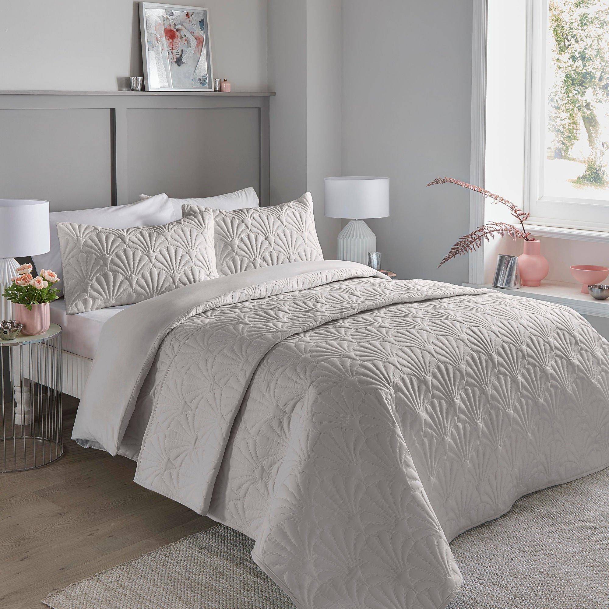 Serene Home  Cavali Embossed Pinsonic Duvet Cover Set Duck Egg - Silver - Single