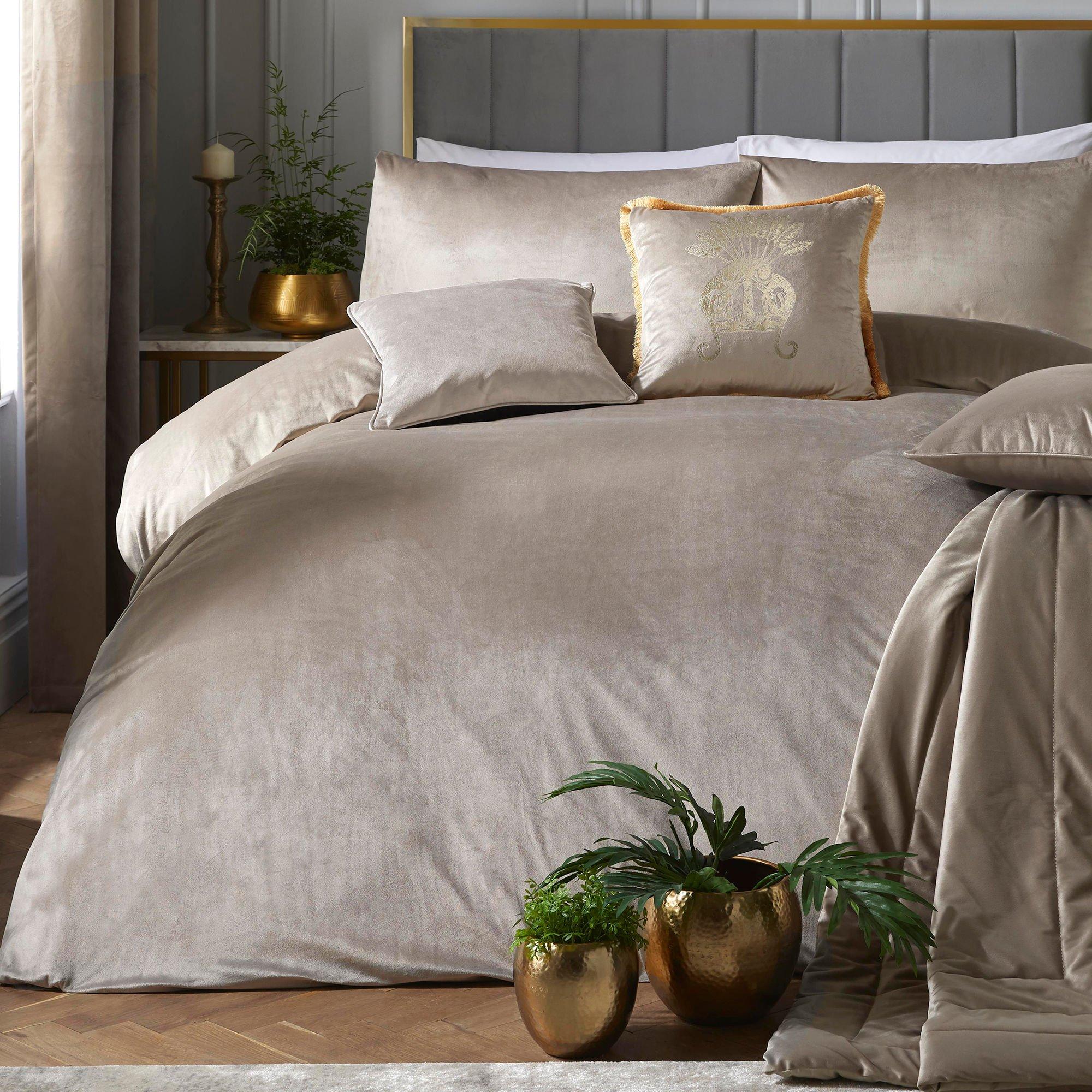 Montrose Luxury Velvet Duvet Cover Set in Linen