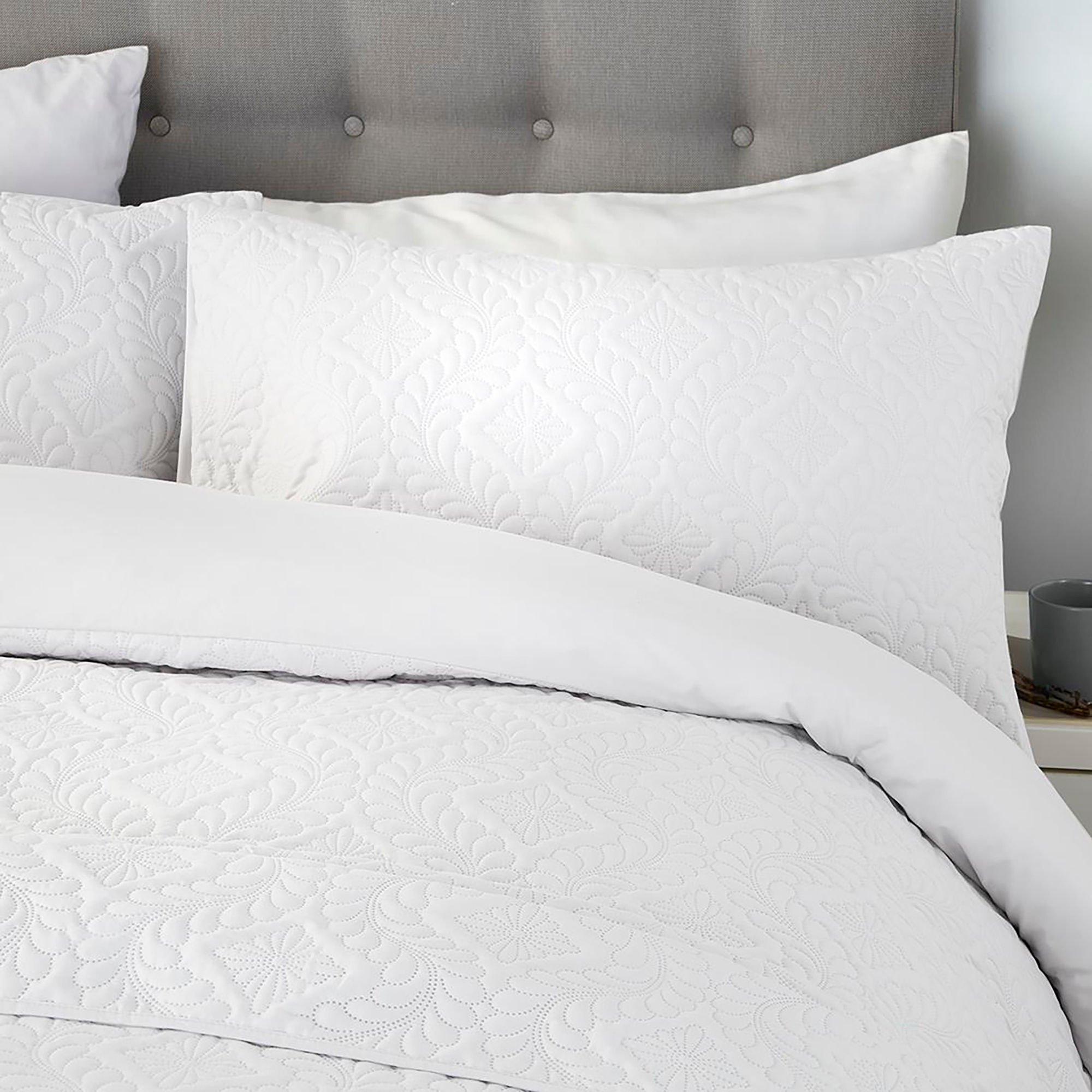 White - Serene Home - Gianna Pinsonic Jacquard Duvet Cover Set in White - 2