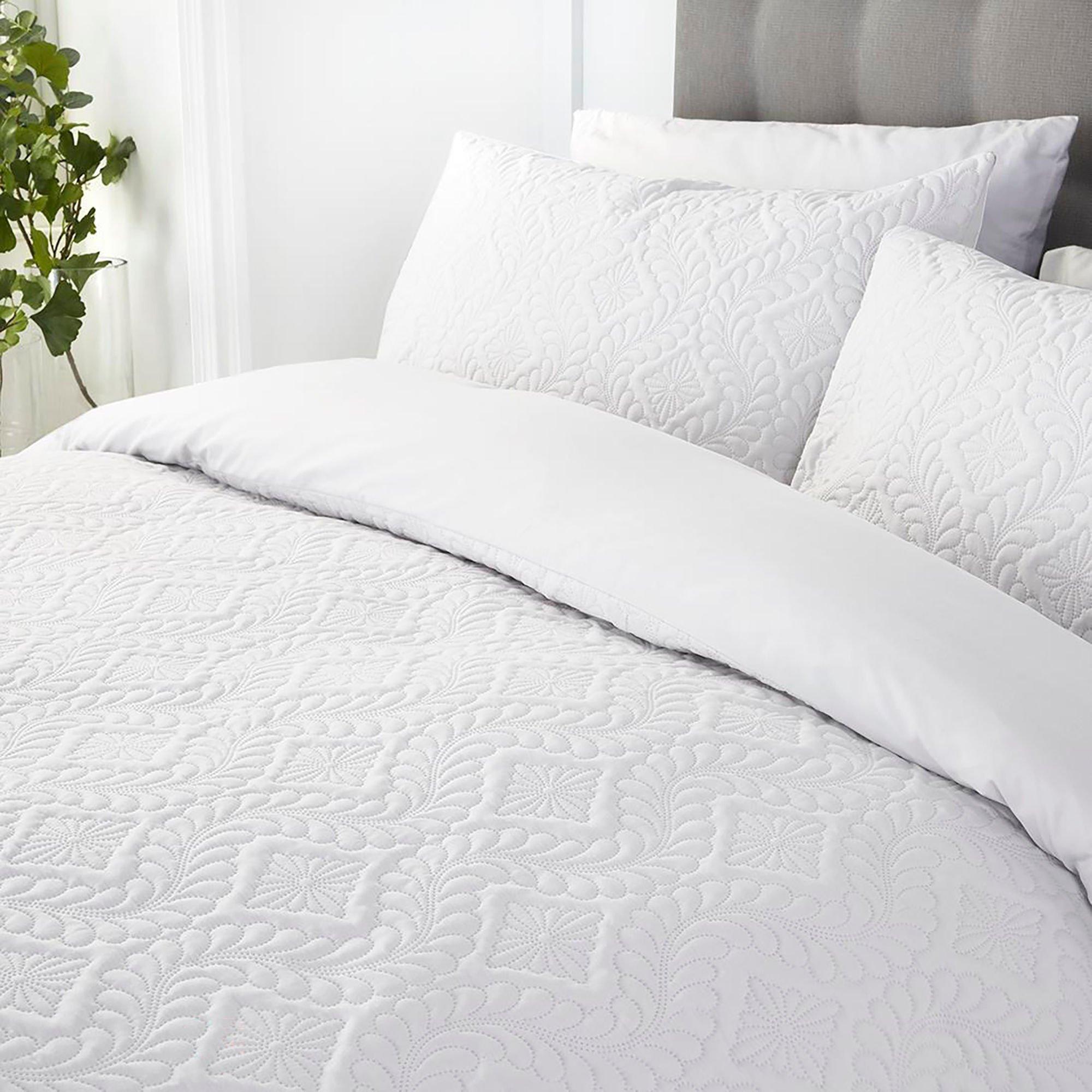 White - Serene Home - Gianna Pinsonic Jacquard Duvet Cover Set in White - 3