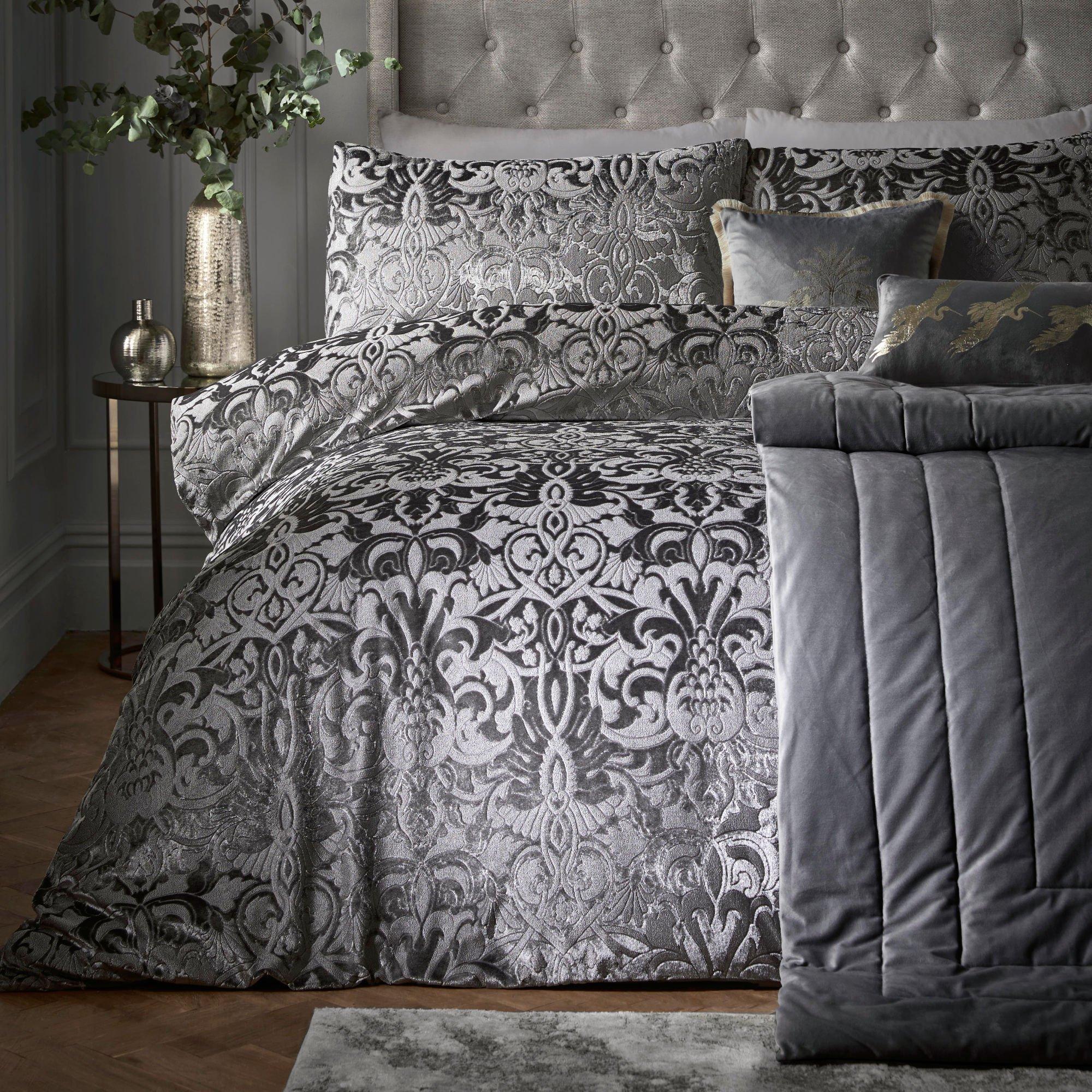 Laurence Llewelyn-Bowen  Firenza Velvet Damask Duvet Cover Set In Silver - Slate - King