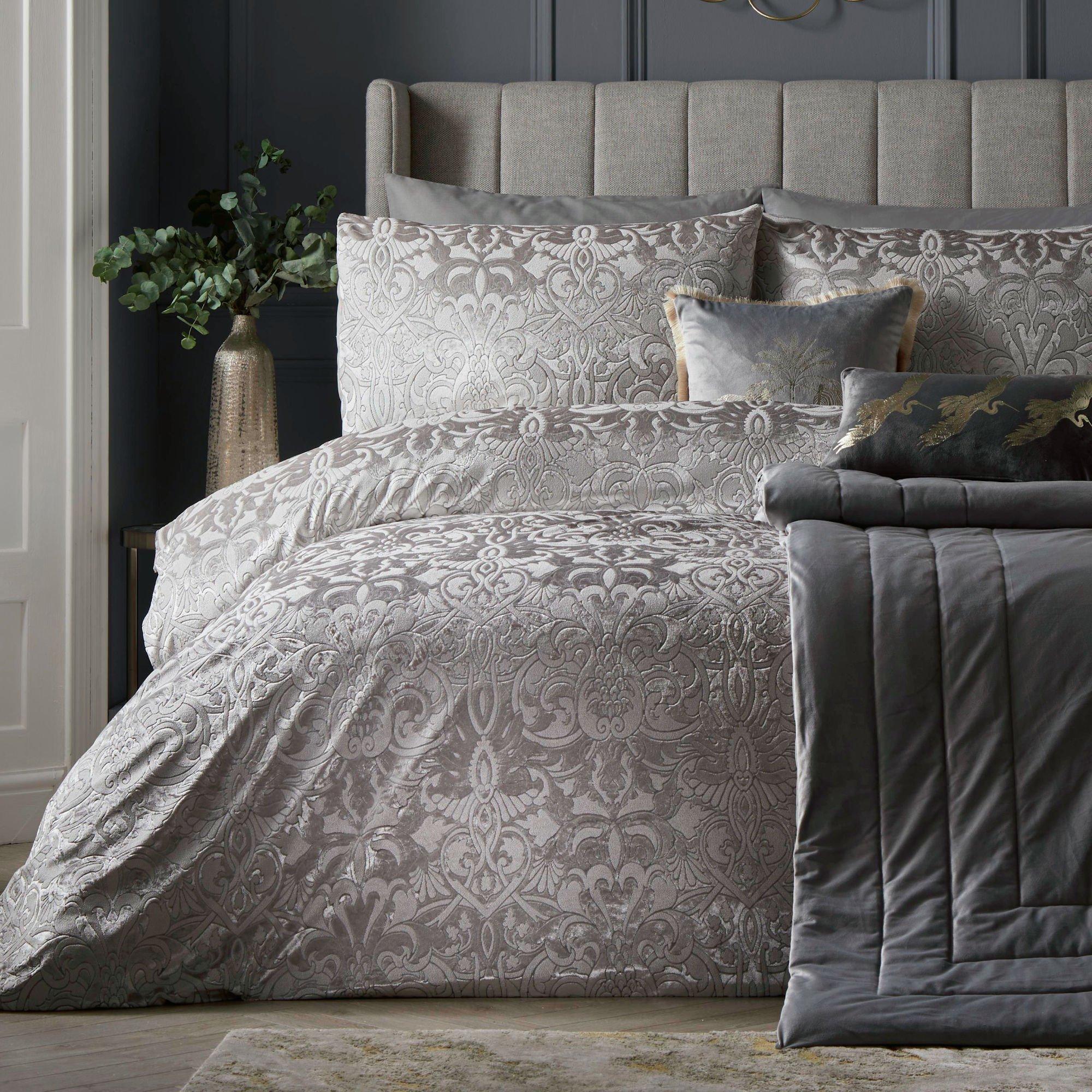 Laurence Llewelyn-Bowen  Firenza Velvet Damask Duvet Cover Set In Silver - Double