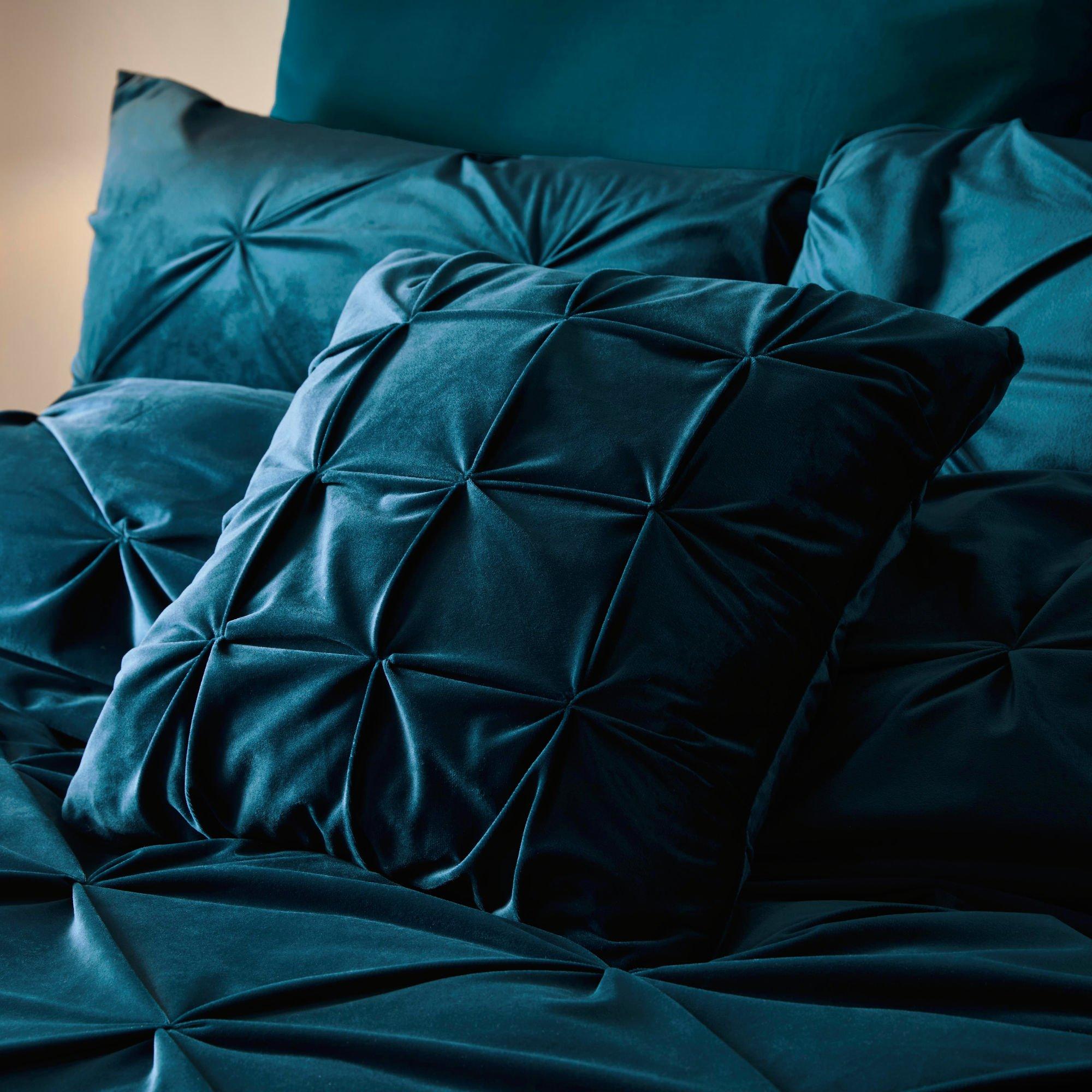 Serene Home Mira Soft Velvet Filled Cushion