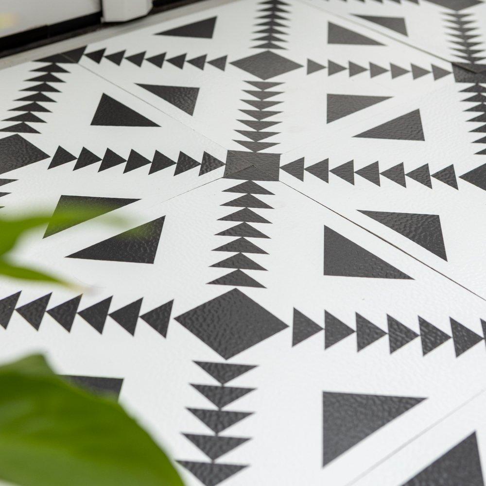 Black & White - Floor Pops - Self Adhesive Vinyl Floor Tiles Parla - 3