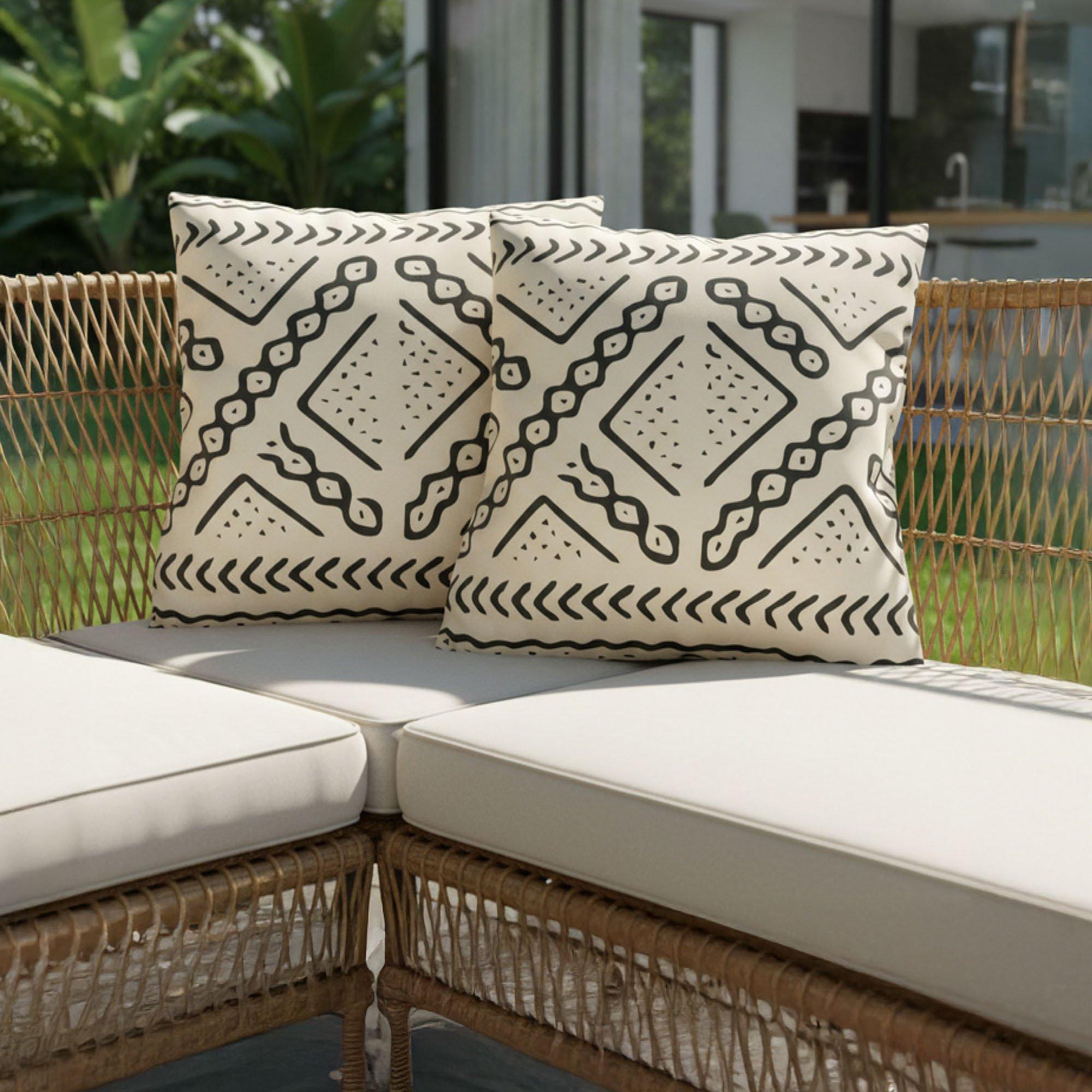 Streetwize  Pair Of Aztec Tribal Scatter Cushions - White/Black - 45cmx45cm