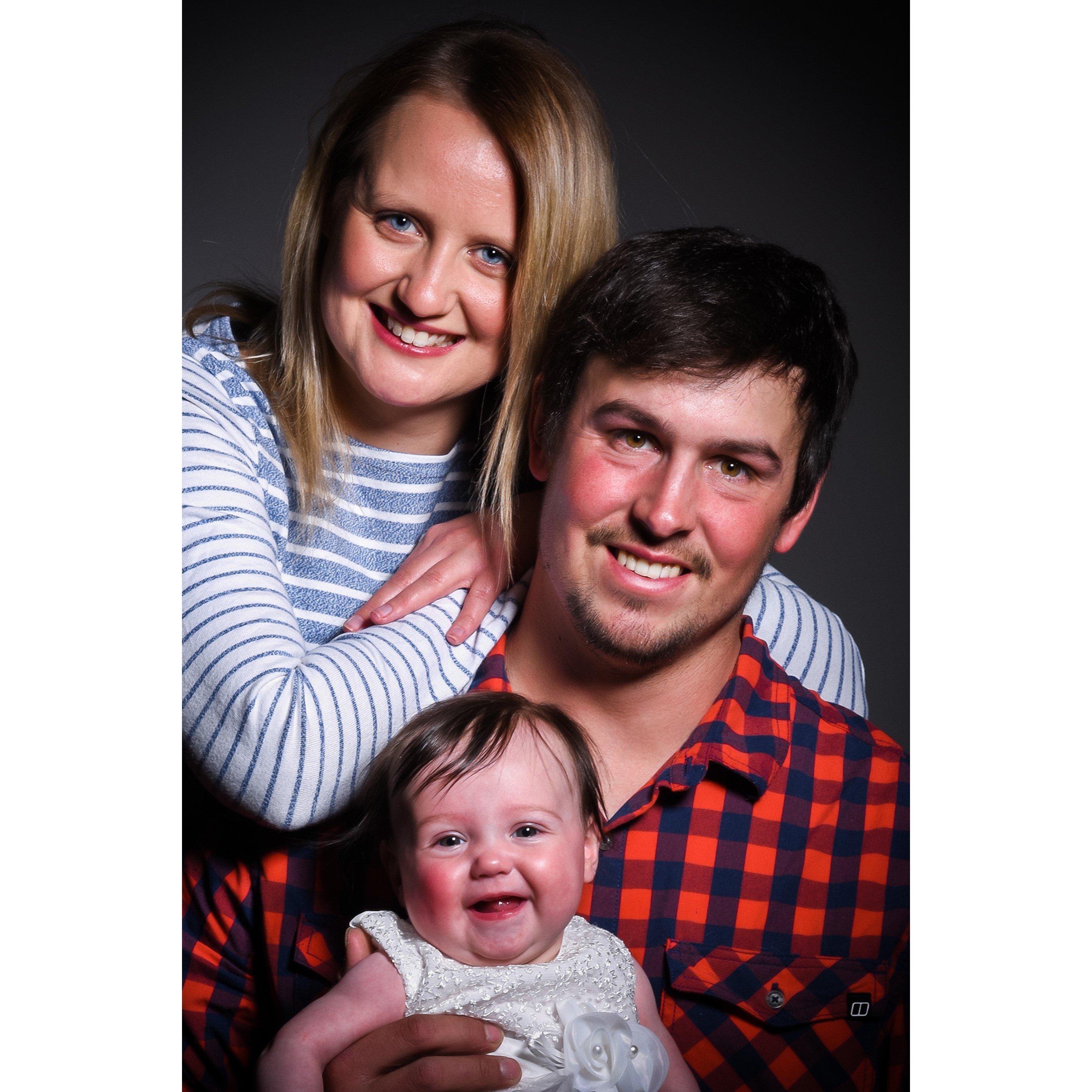 None - Activity Superstore - Family Portrait - 2