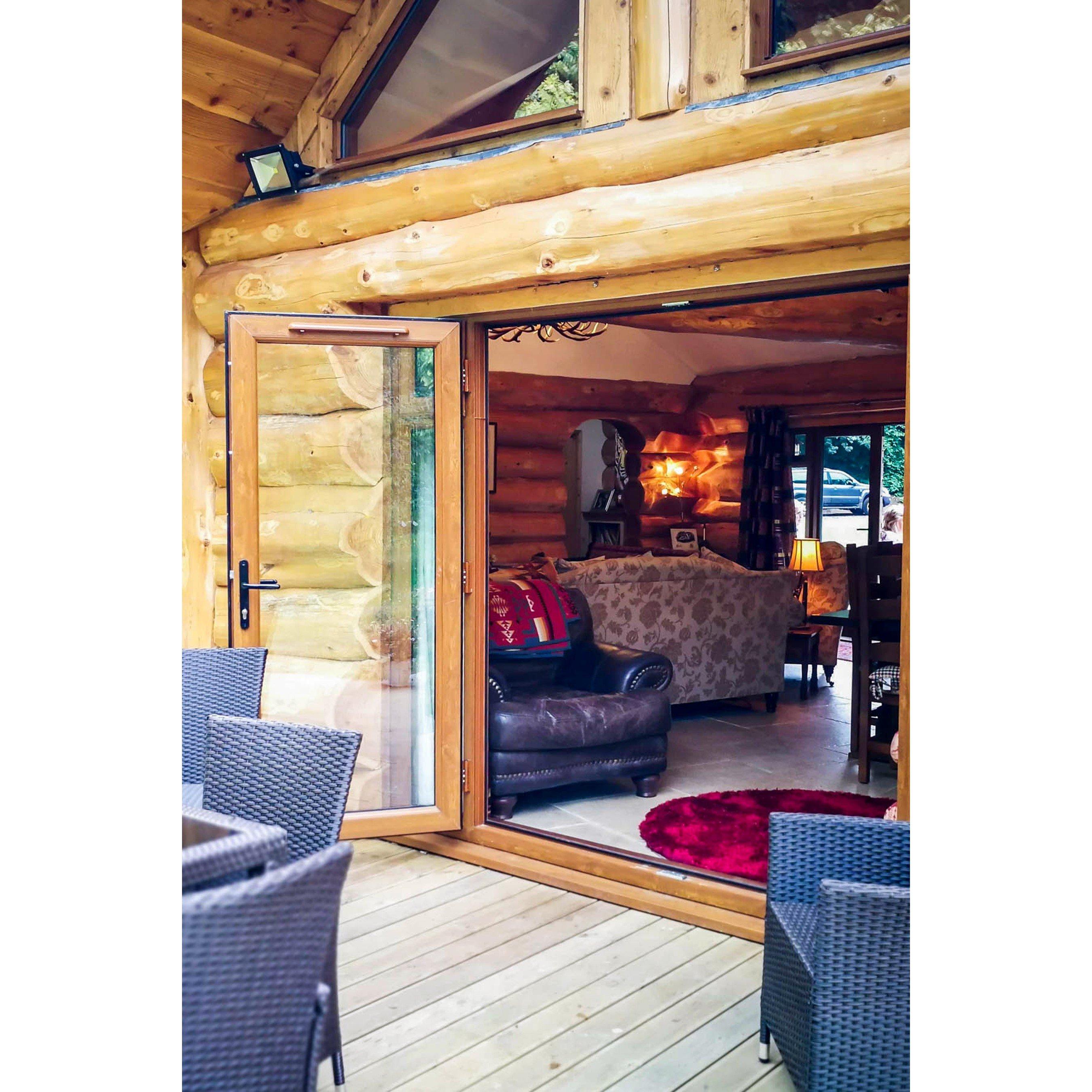 Activity Superstore  Two Night Stay In A Log Cabin At Badgers Wood, Hoo