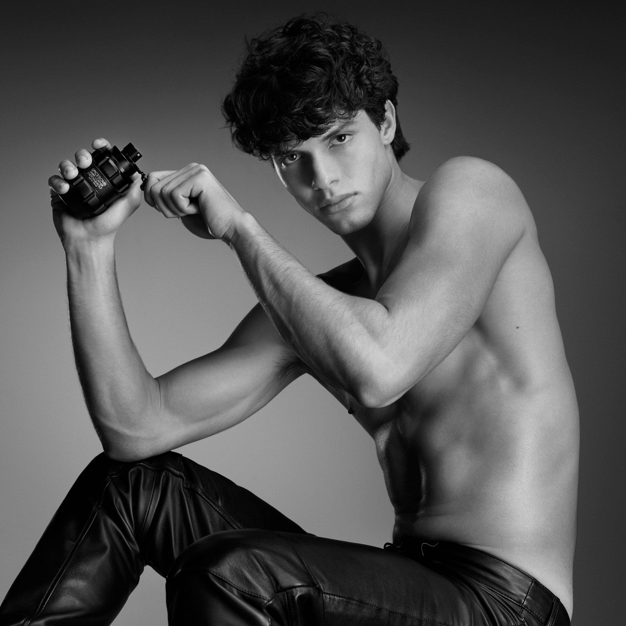 Clear - Viktor and Rolf - Viktor & Rolf Spicebomb Black Leather Eau De Parfum 90ml - 4