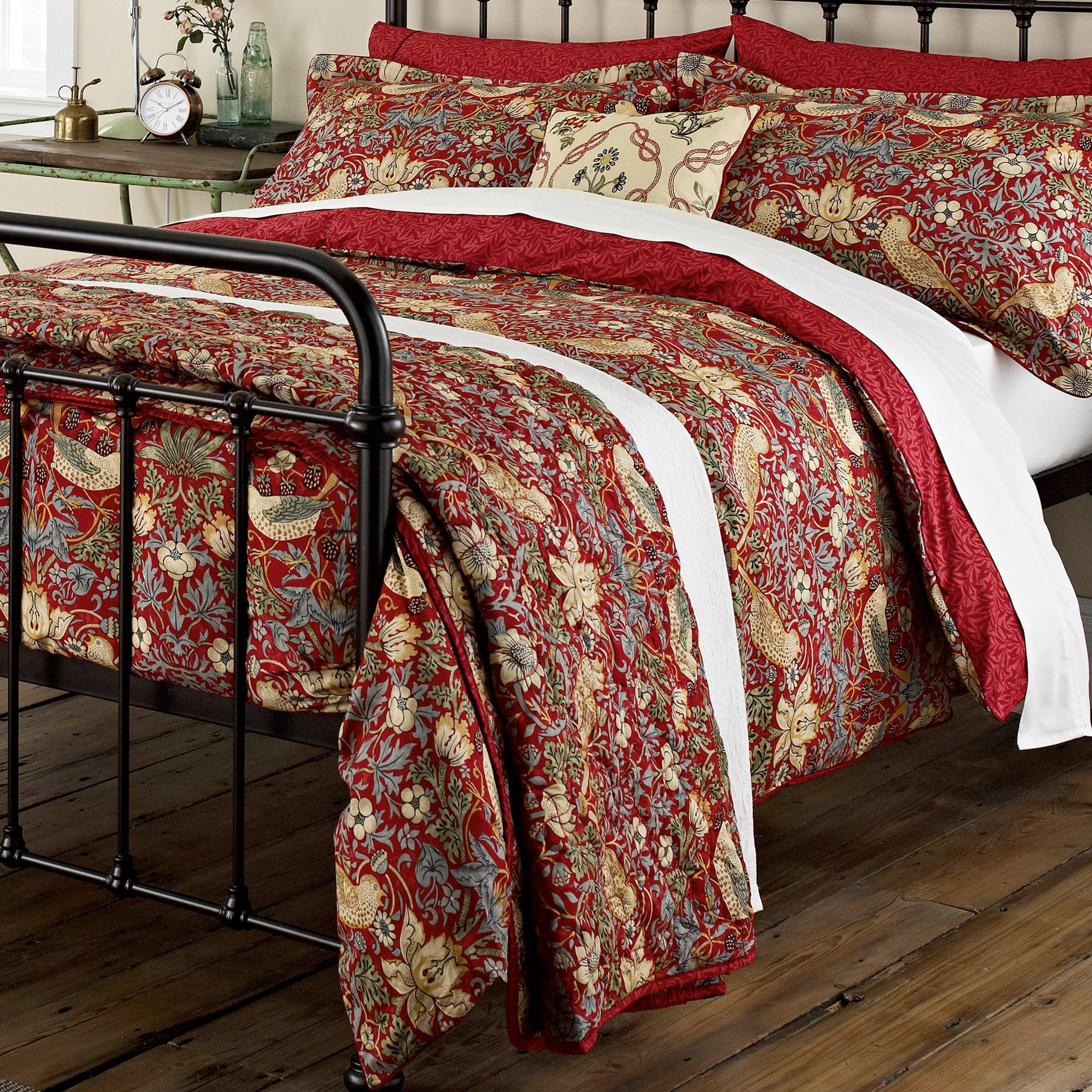 Crimson - Morris and Co - STRAWBERRY THIEF D/K QUILTED THROW - 2